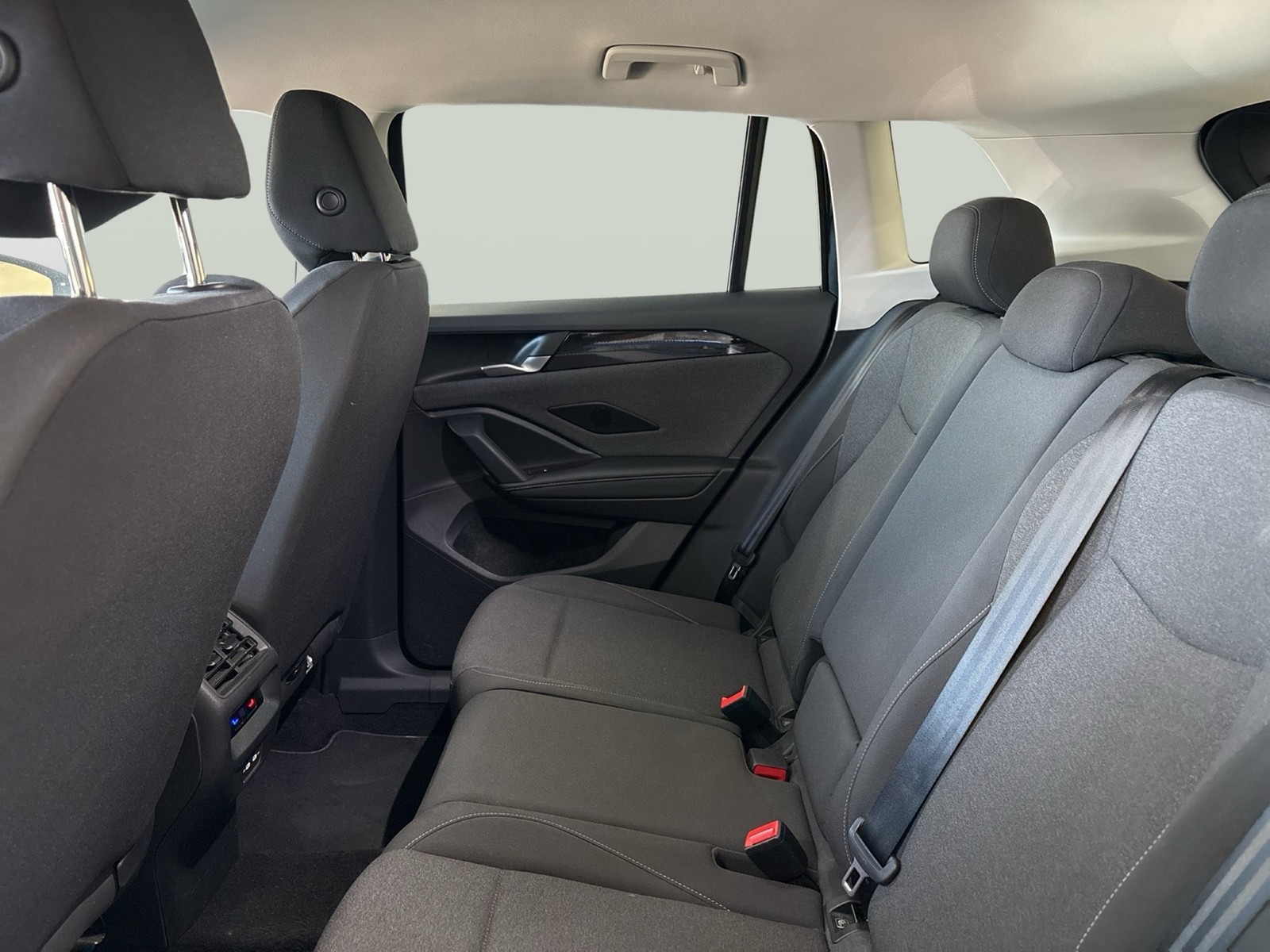 Volkswagen Tiguan 1.5 eTSI AHK CAM NAVI LM17 CARPLAY SITZHZ