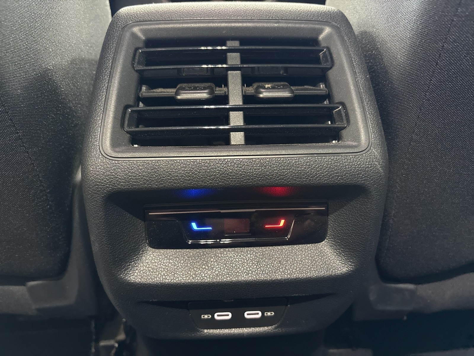 Volkswagen Tiguan 1.5 eTSI AHK CAM NAVI LM17 CARPLAY SITZHZ