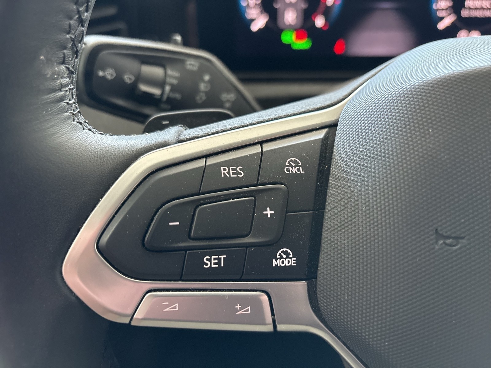 Volkswagen Tiguan 1.5 eTSI AHK CAM NAVI LM17 CARPLAY SITZHZ