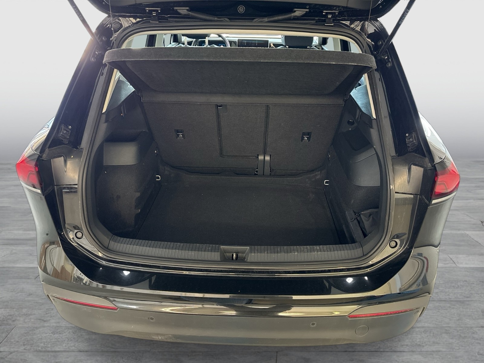 Volkswagen Tiguan 1.5 eTSI AHK CAM NAVI LM17 CARPLAY SITZHZ