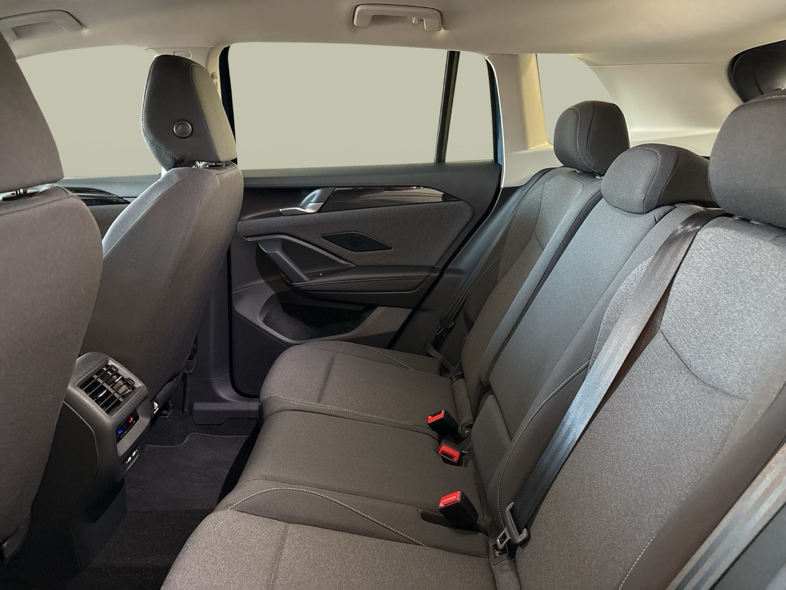 Volkswagen Tiguan 1.5 eTSI AHK CAM NAVI LM17 CARPLAY SITZHZ