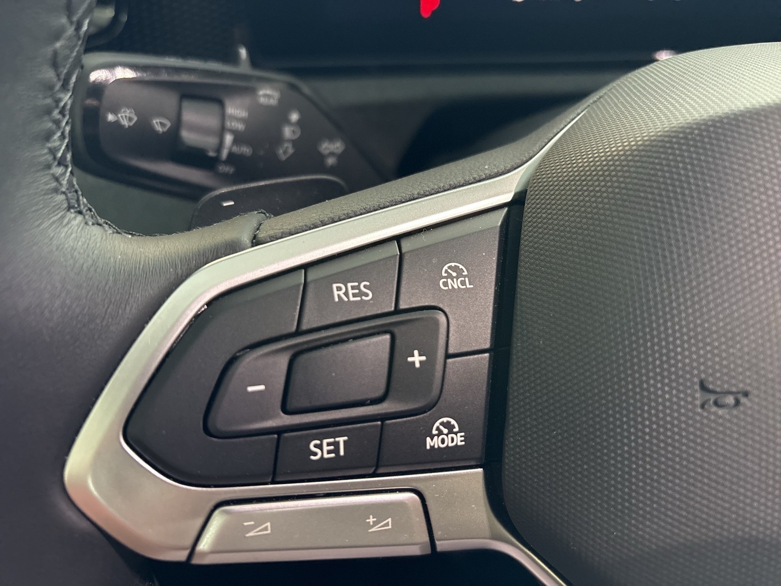 Volkswagen Tiguan 1.5 eTSI AHK CAM NAVI LM17 CARPLAY SITZHZ