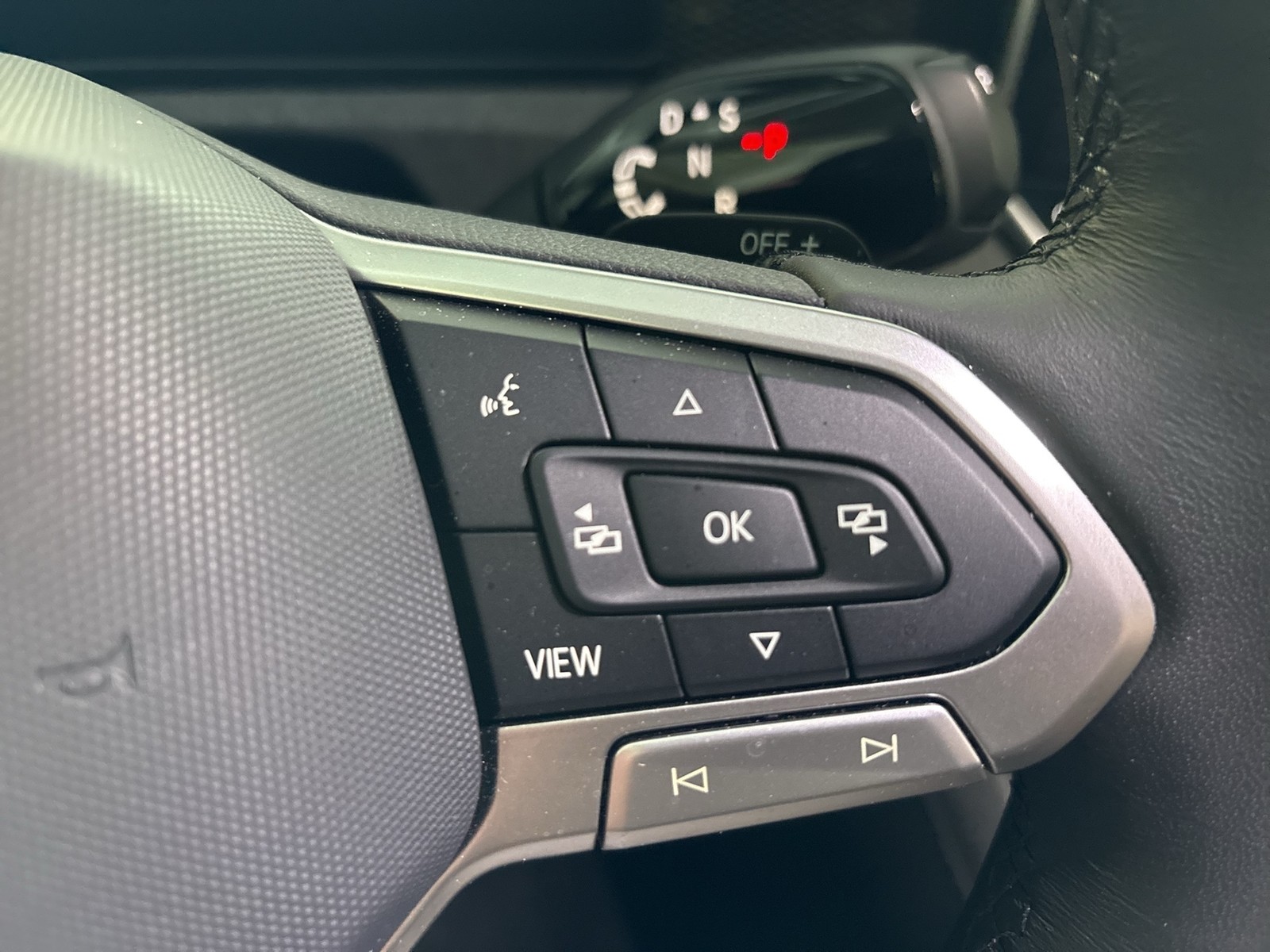 Volkswagen Tiguan 1.5 eTSI AHK CAM NAVI LM17 CARPLAY SITZHZ