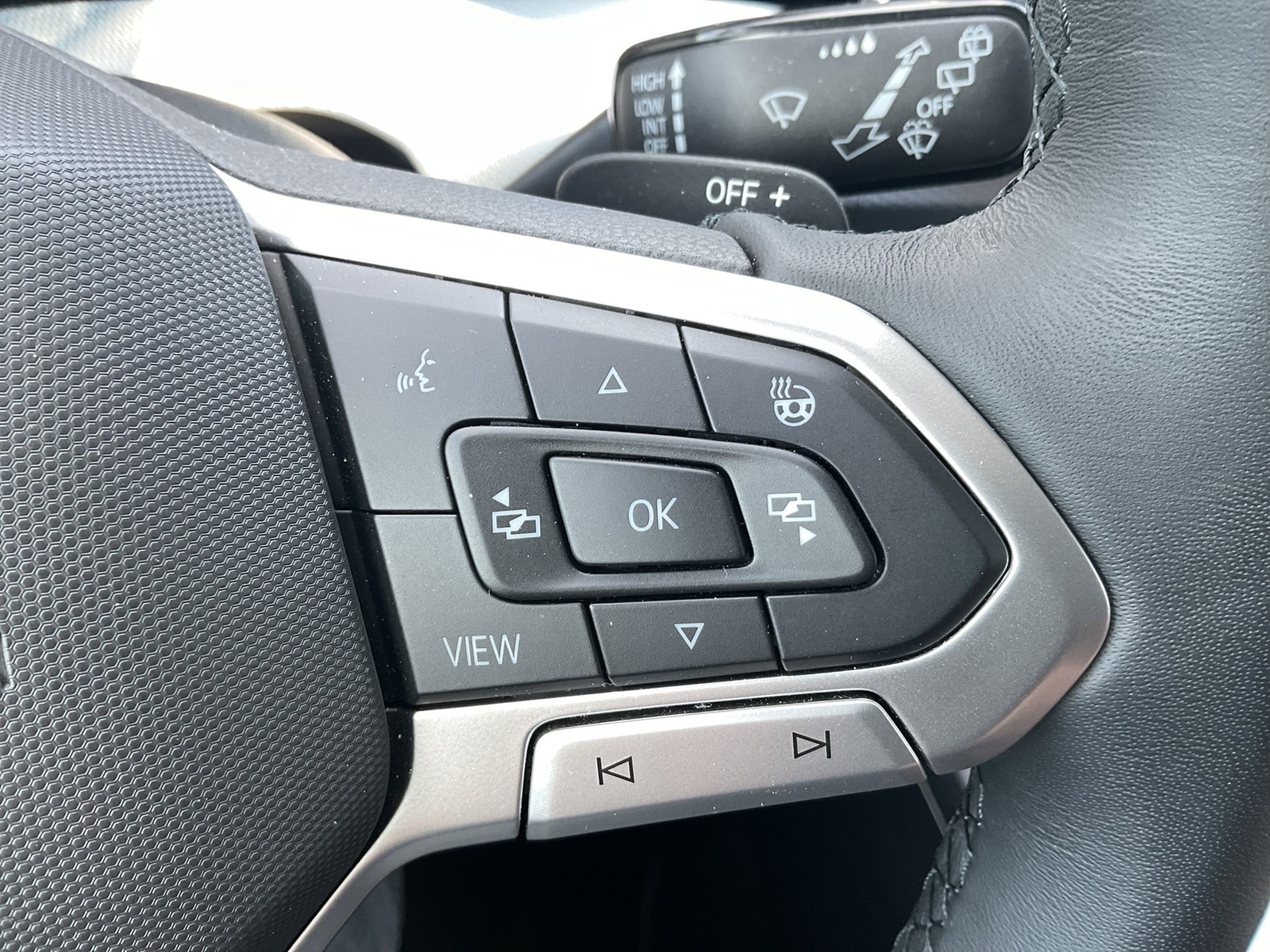 Volkswagen Golf Variant VIII 2.0 ENERGY AHK CAM ACC CARPLAY