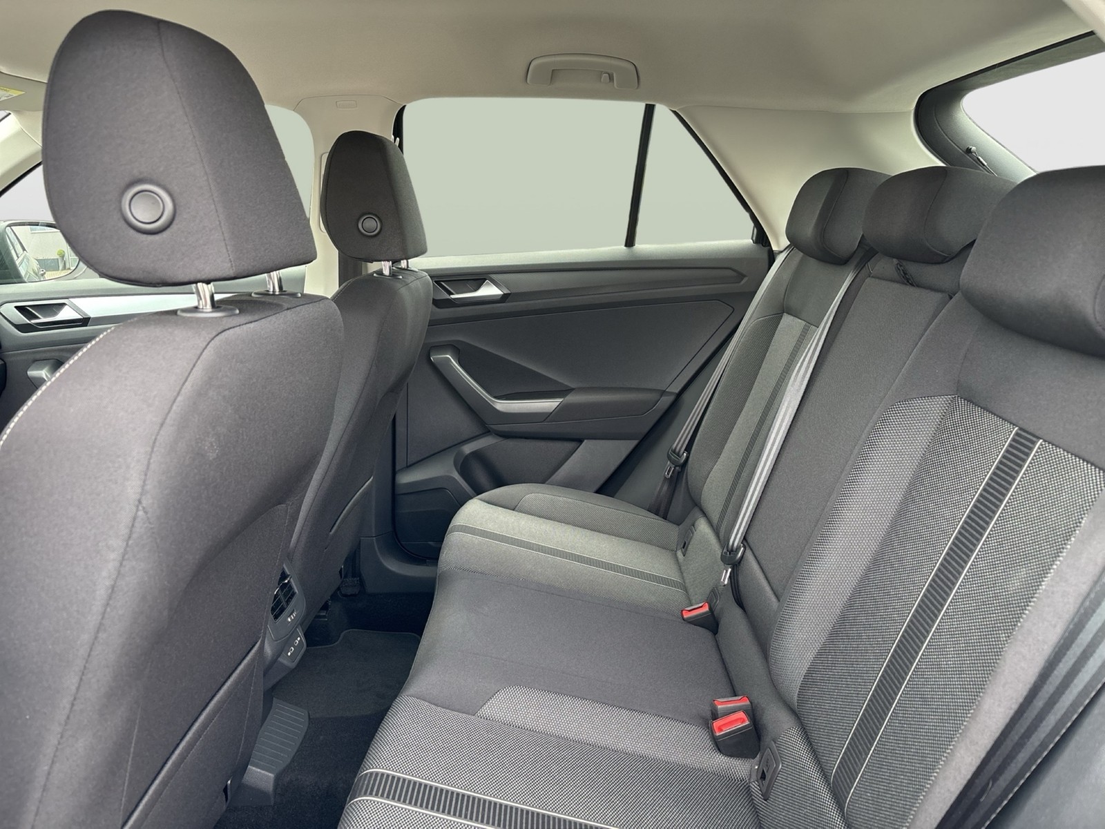 Volkswagen T-Roc 1.5 LIFE STANDHZ. LM17 NAVI CARPLAY SITZHZ