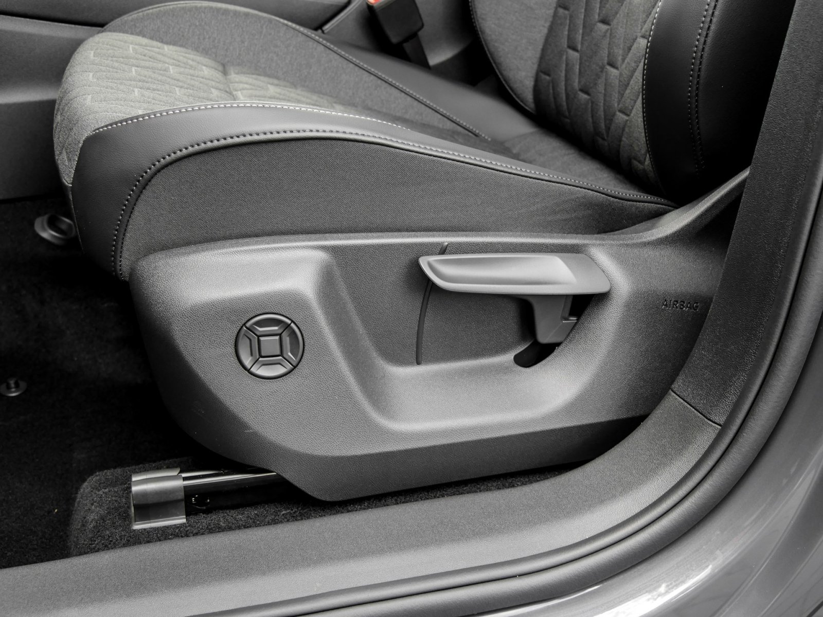 Volkswagen Tiguan 1.5 HYBRID LIFE NEUES MODELL CAM ACC LM18