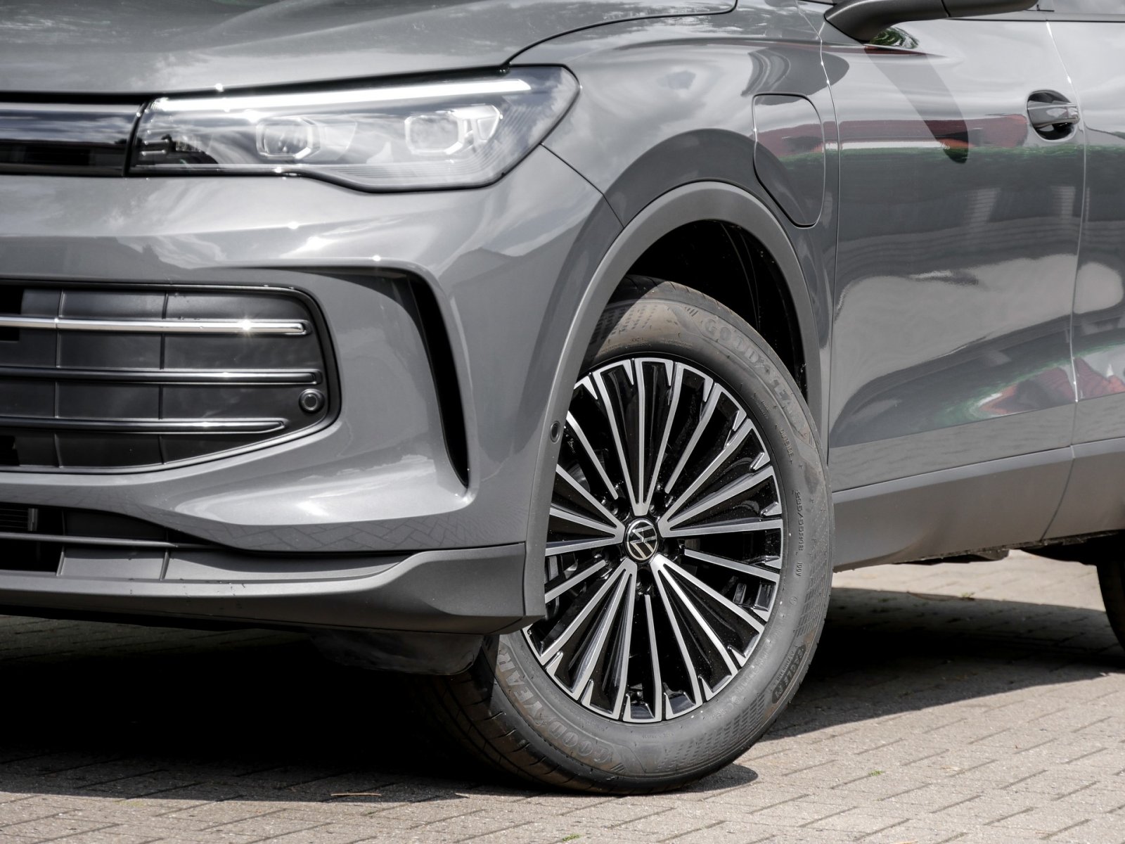 Volkswagen Tiguan 1.5 HYBRID LIFE NEUES MODELL CAM ACC LM18