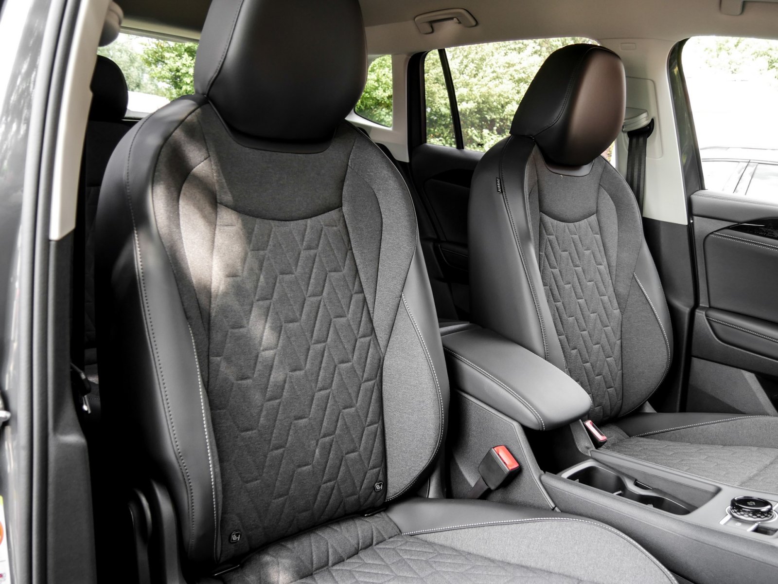 Volkswagen Tiguan 1.5 HYBRID LIFE NEUES MODELL CAM ACC LM18