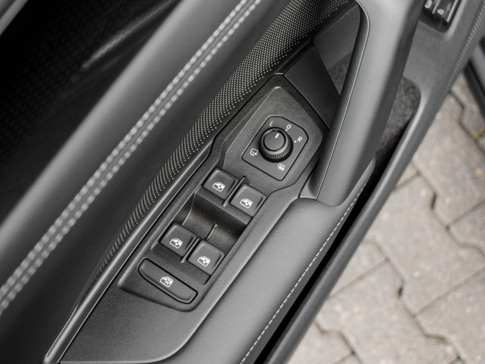 Volkswagen Tiguan 1.5 HYBRID LIFE NEUES MODELL CAM ACC LM18