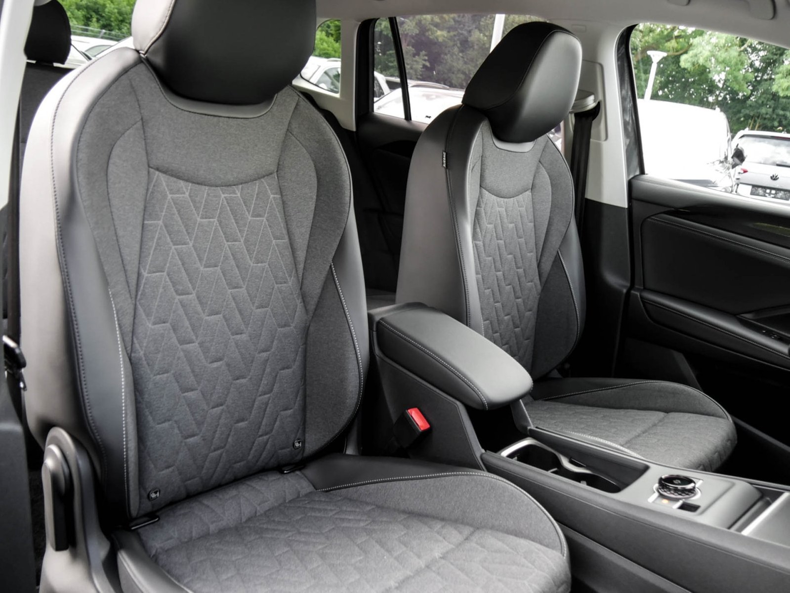 Volkswagen Tiguan 1.5 HYBRID LIFE NEUES MODELL CAM ACC LM18