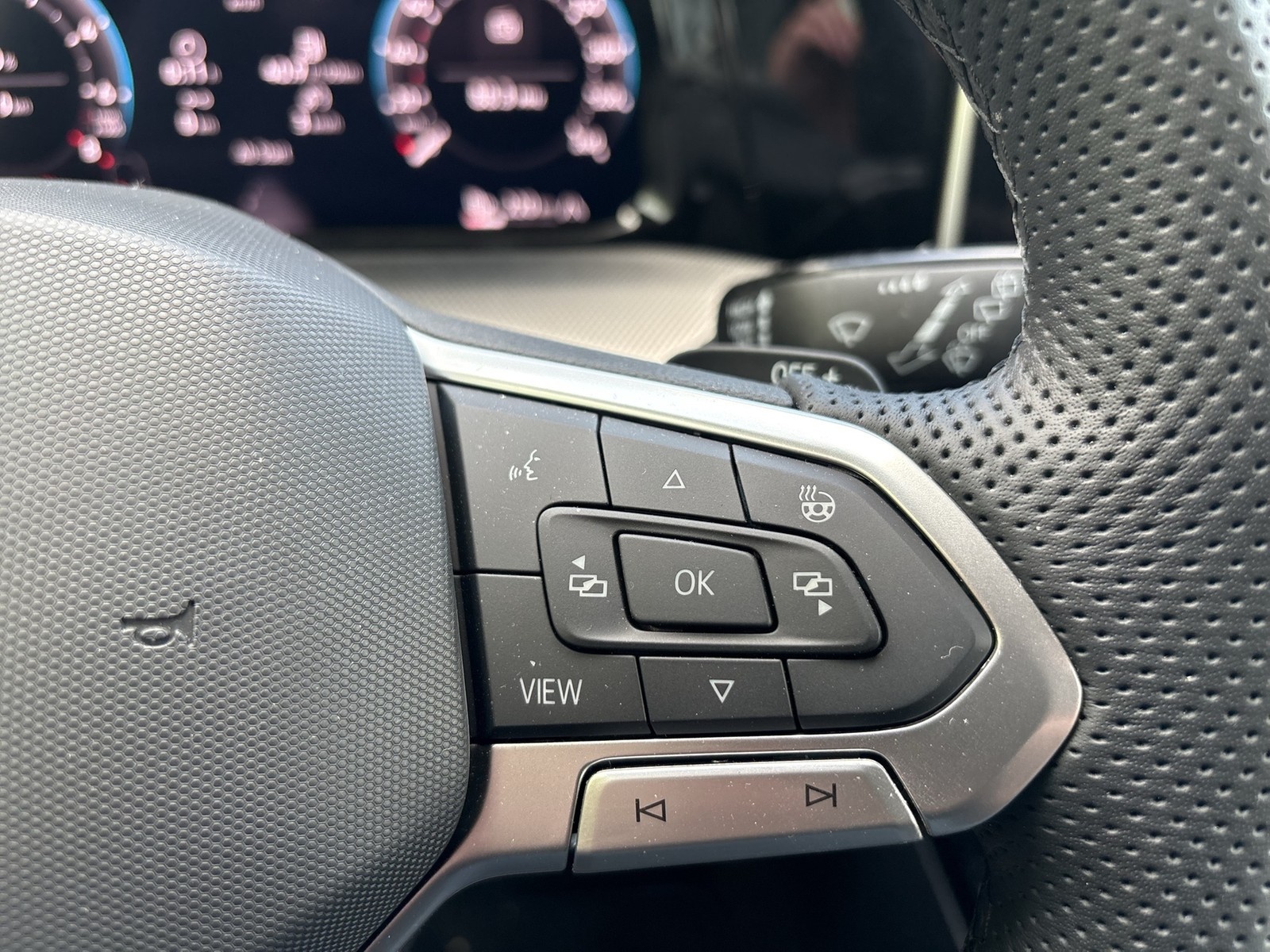 Volkswagen Golf VIII 1.5 HYBRID GTE BLACKSTYLE CAM ACC LM17