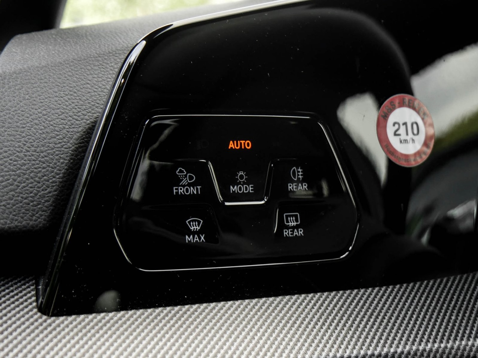 Volkswagen Golf VIII 1.5 HYBRID GTE FACELIFT CAM ACC LM17