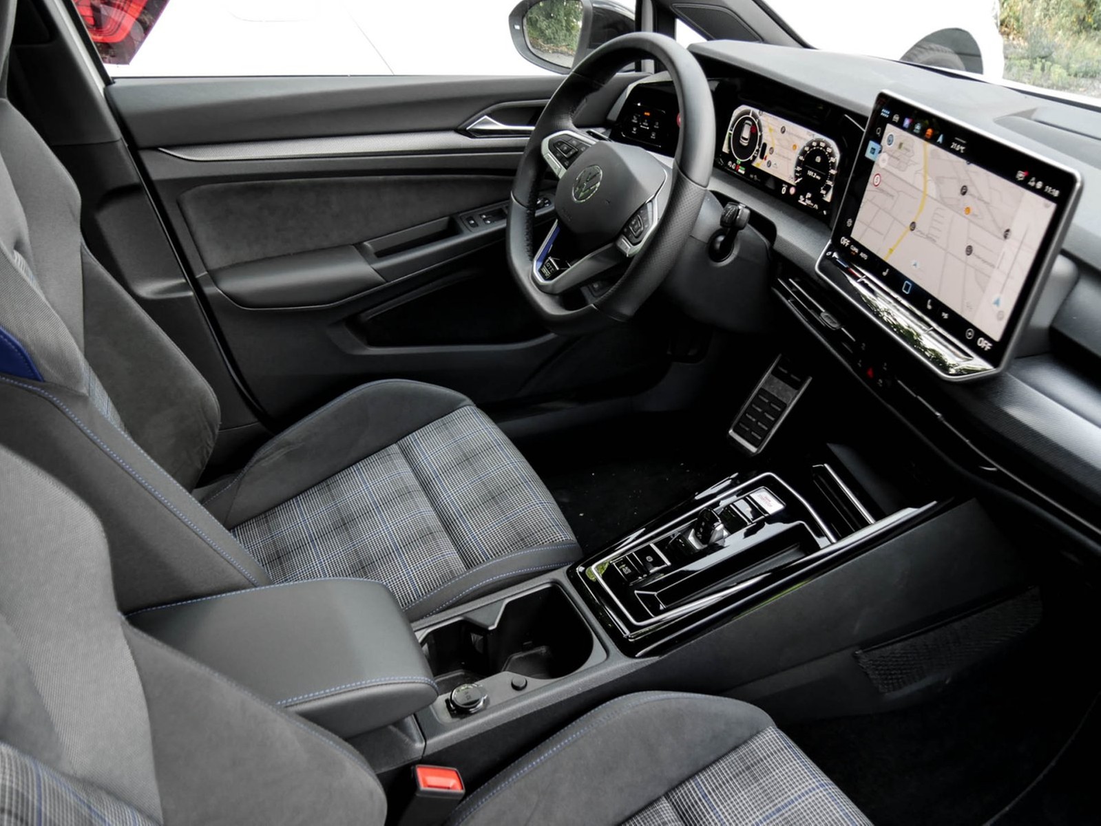 Volkswagen Golf VIII 1.5 HYBRID GTE FACELIFT CAM ACC LM17