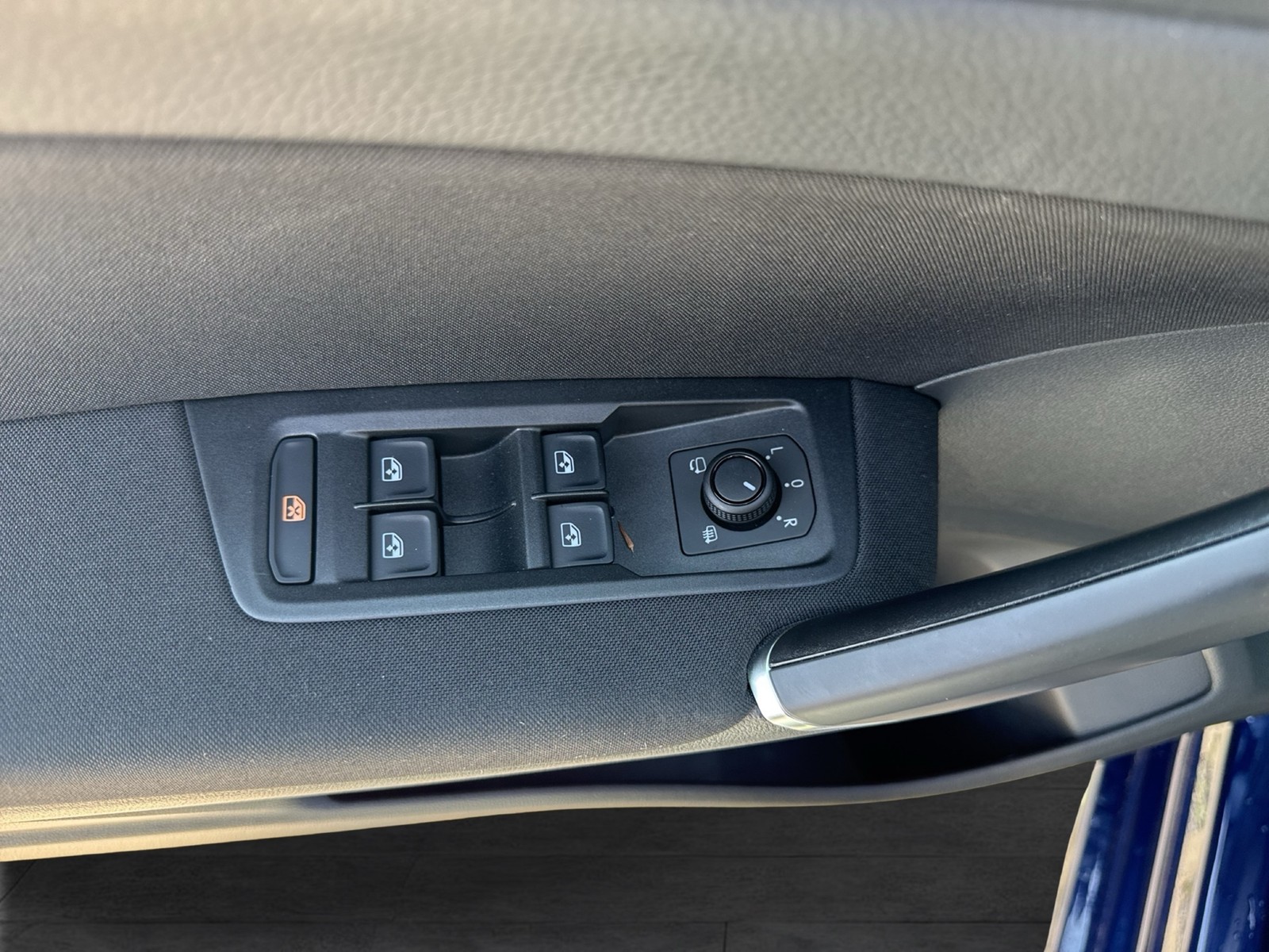 Volkswagen Touran 1.5 COMFORTLINE 7SITZE STANDHZ. ACC ALU