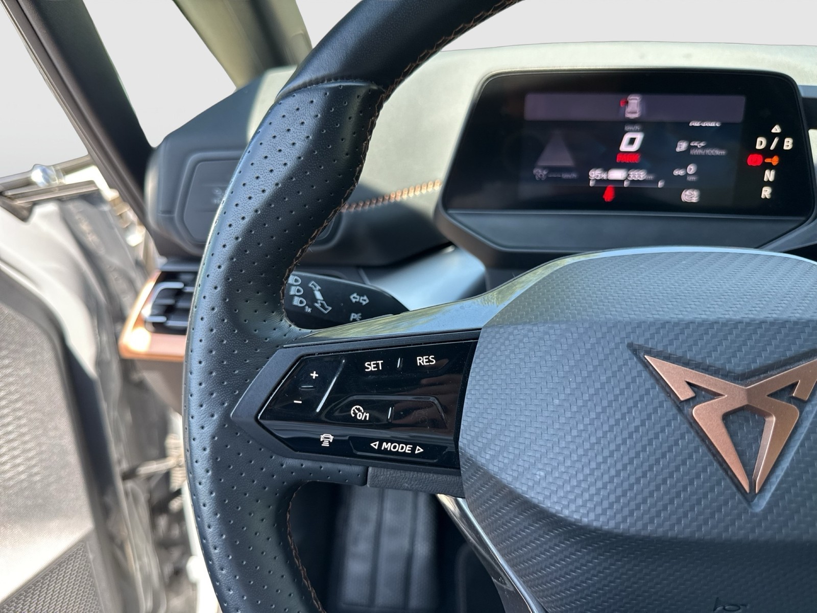 Cupra Born EDITION DYNAMIC WÄRMEPUMPE CAM ACC LM19 NAVI