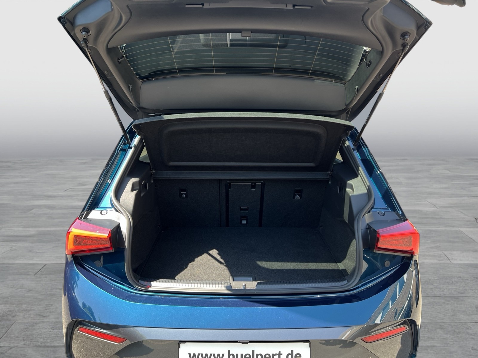 Cupra Born EDITION DYNAMIC CAM ACC LM19 NAVI SITZHEIZ.