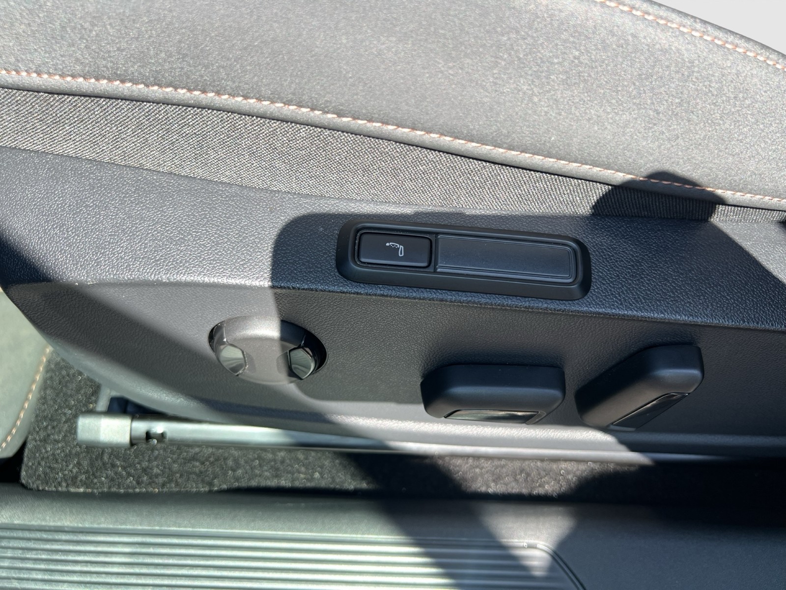 Cupra Born EDITION DYNAMIC CAM ACC LM19 NAVI SITZHEIZ.