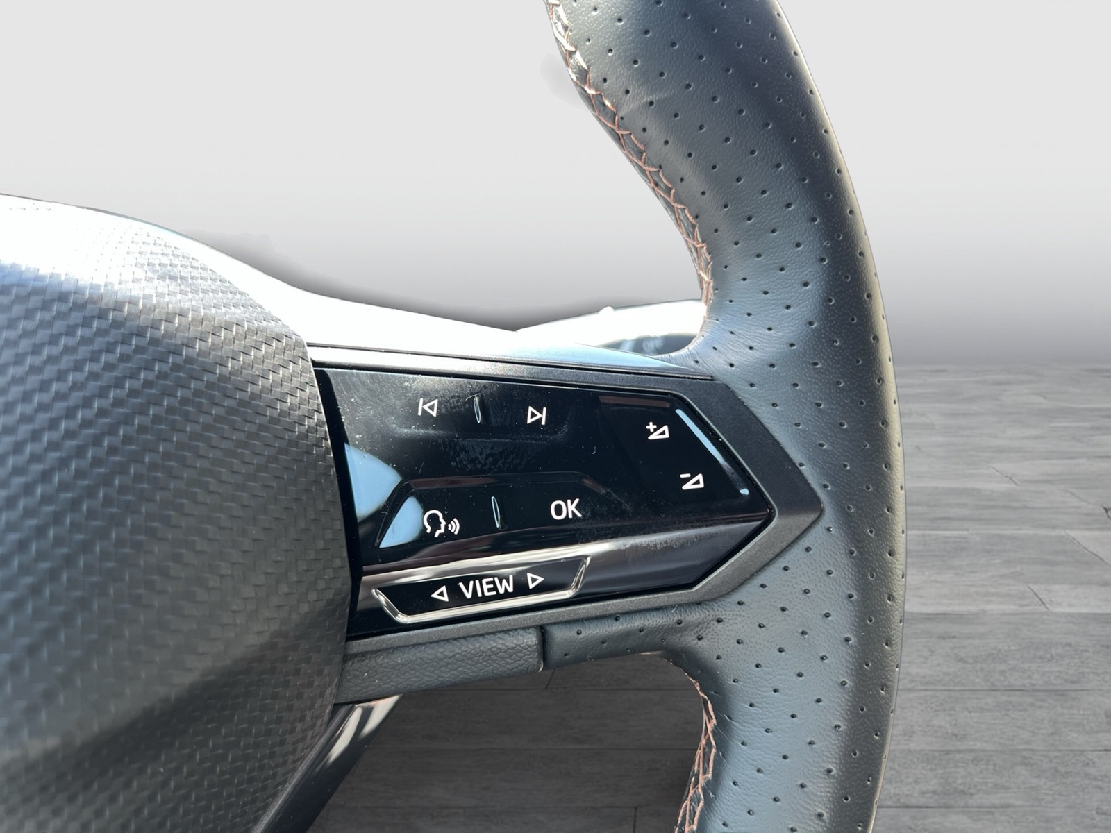 Cupra Born EDITION DYNAMIC CAM ACC LM19 NAVI SITZHEIZ.