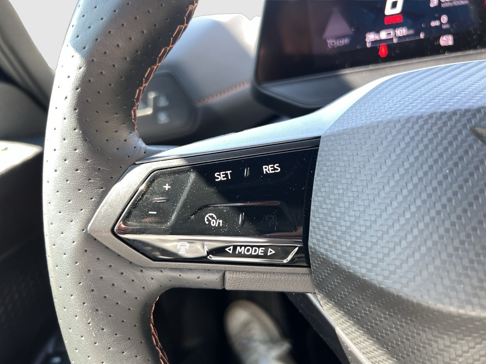 Cupra Born EDITION DYNAMIC CAM ACC LM19 NAVI SITZHEIZ.