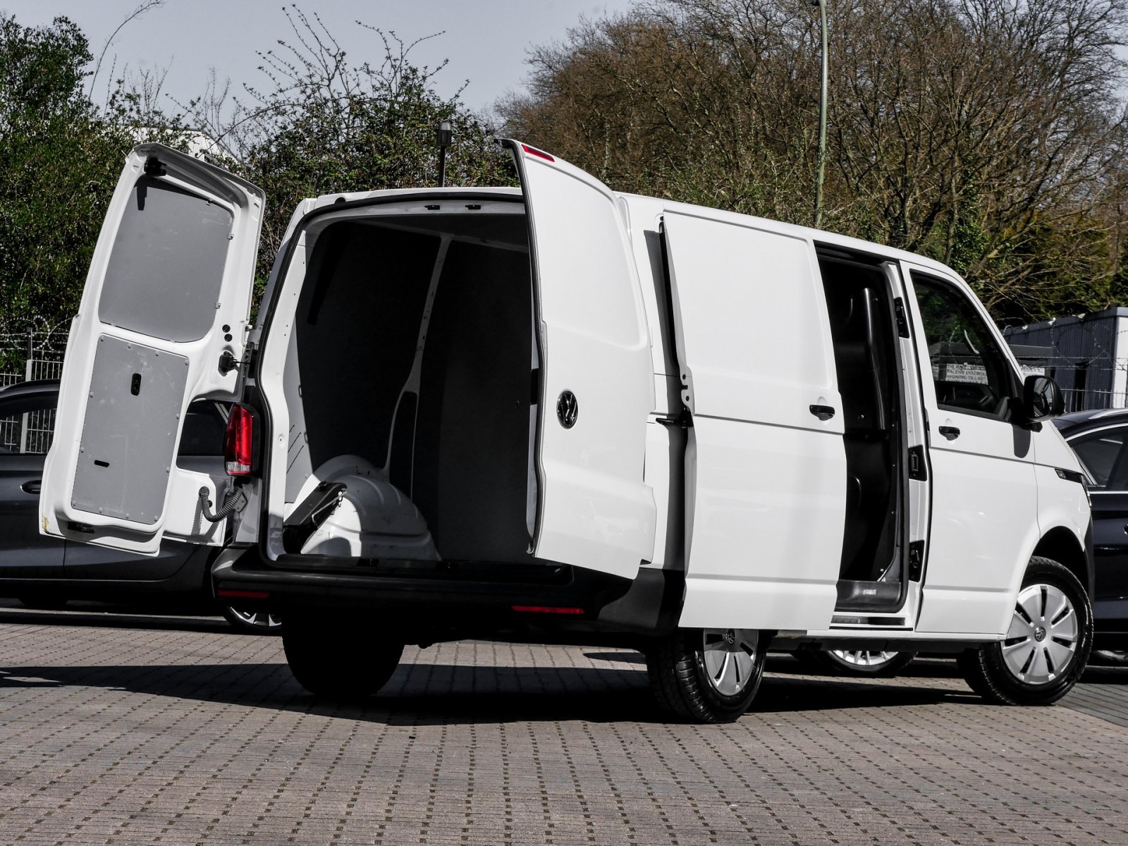 Volkswagen T6.1 Transporter 2.0 Kasten STANDHZ. ACC SITZHZ.