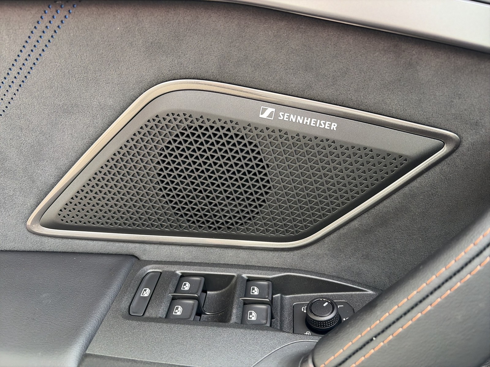 Cupra Leon ST 2.0 VZ 4X4 PANO SENNHEISER AHK CAM LM19
