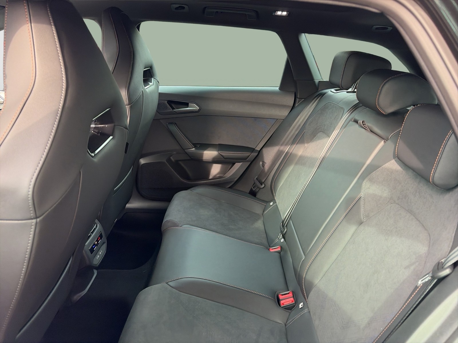 Cupra Leon ST 2.0 VZ 4X4 PANO SENNHEISER AHK CAM LM19
