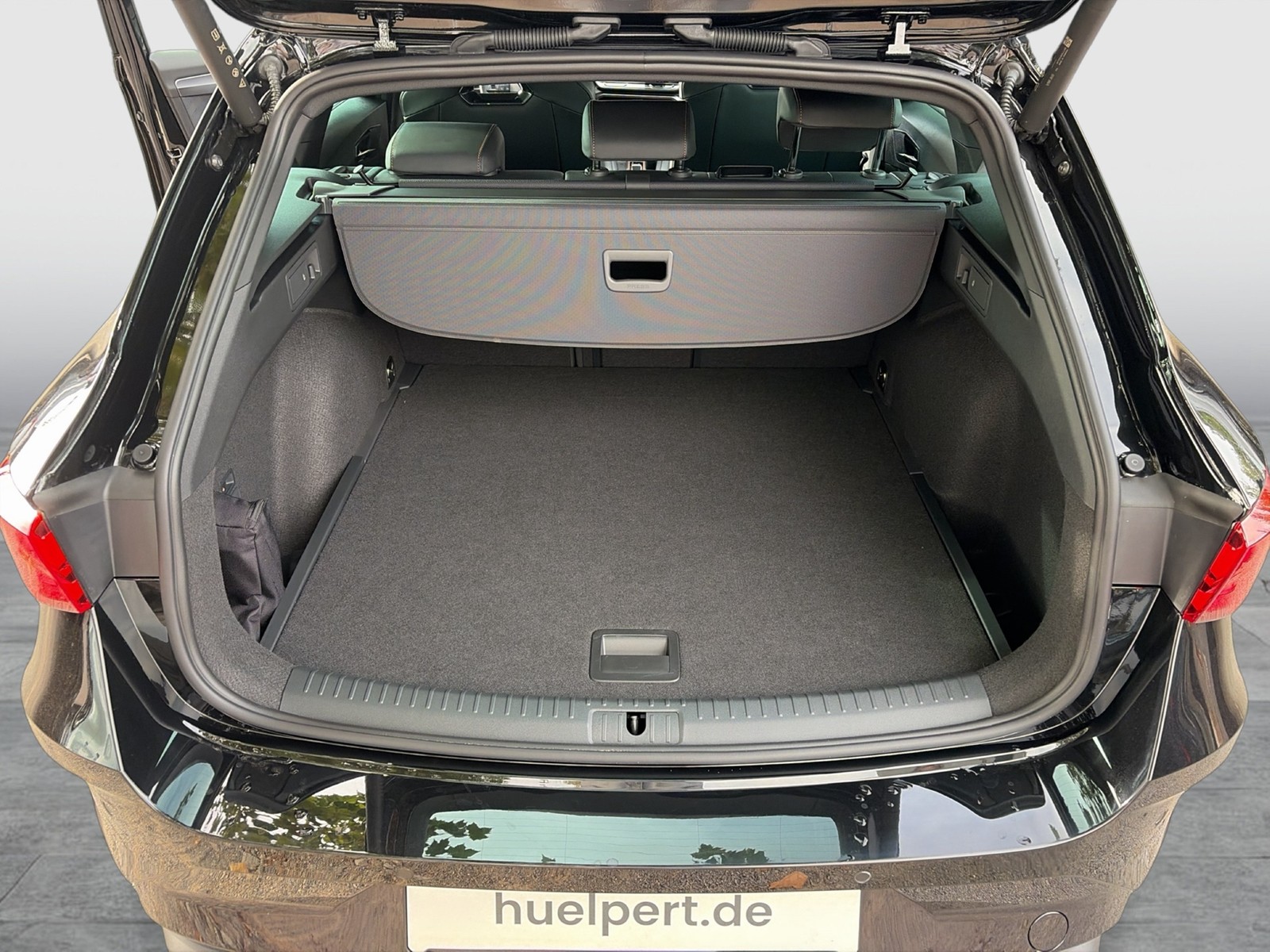 Cupra Leon ST 2.0 VZ 4X4 PANO SENNHEISER AHK CAM LM19