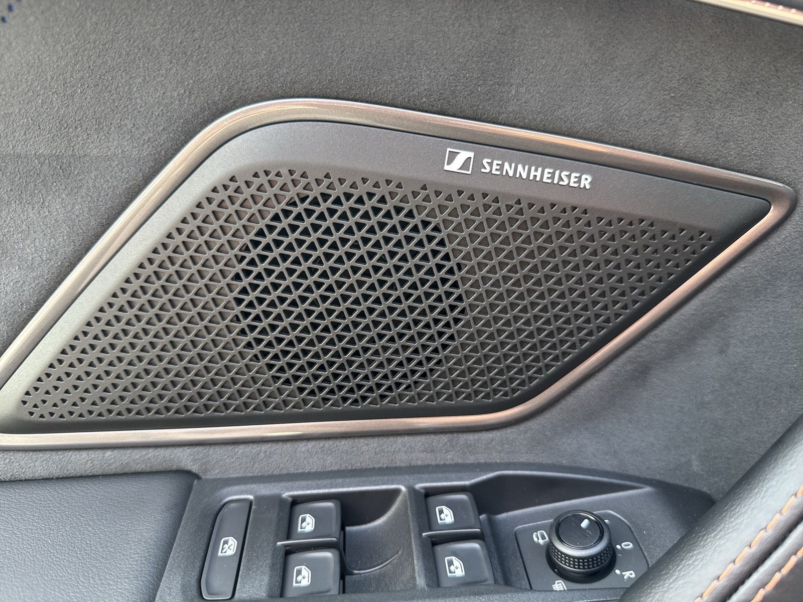 Cupra Leon ST 2.0 VZ 4X4 PANO SENNHEISER AHK CAM LM19