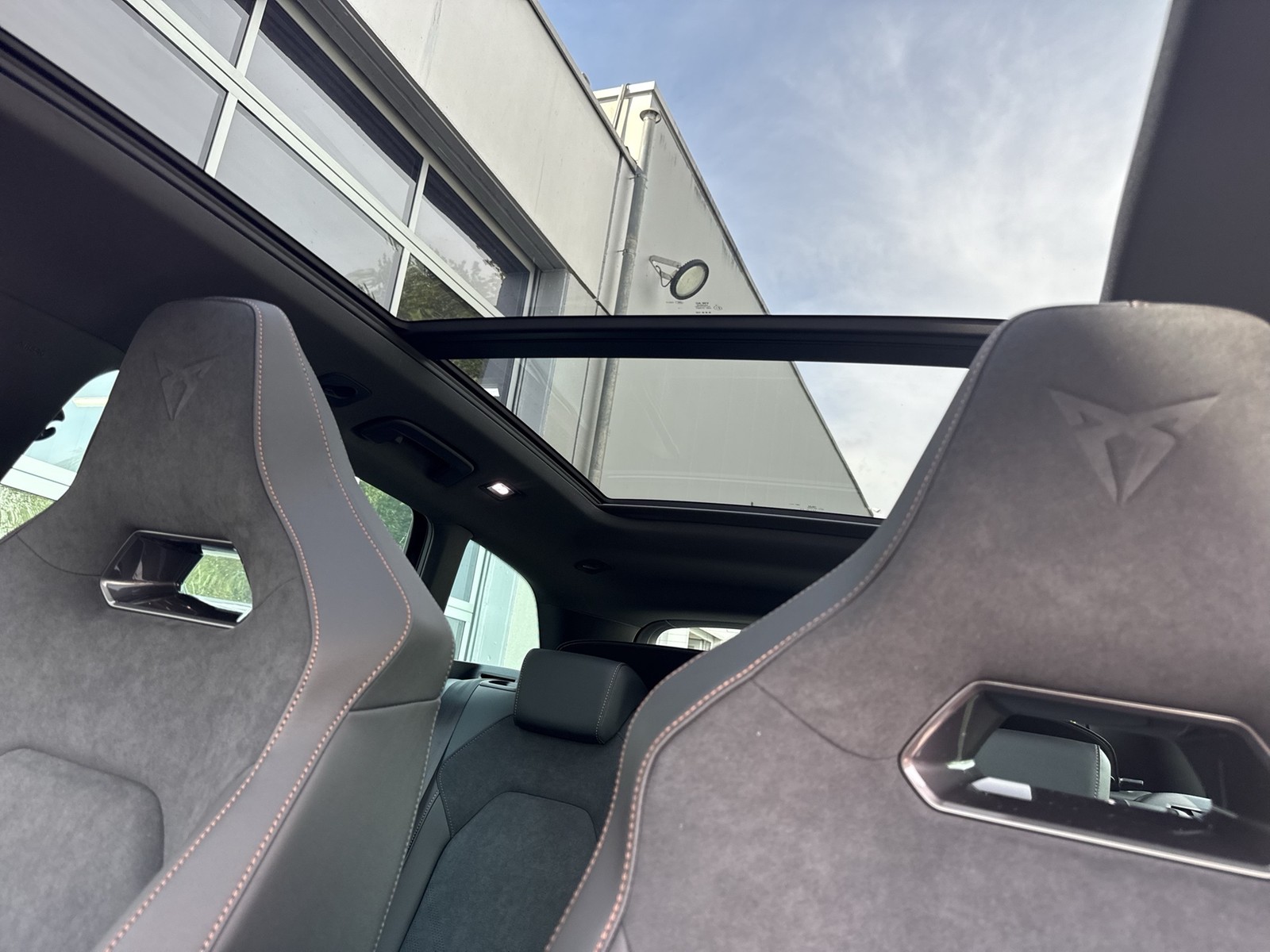 Cupra Leon ST 2.0 VZ 4X4 PANO SENNHEISER AHK CAM LM19