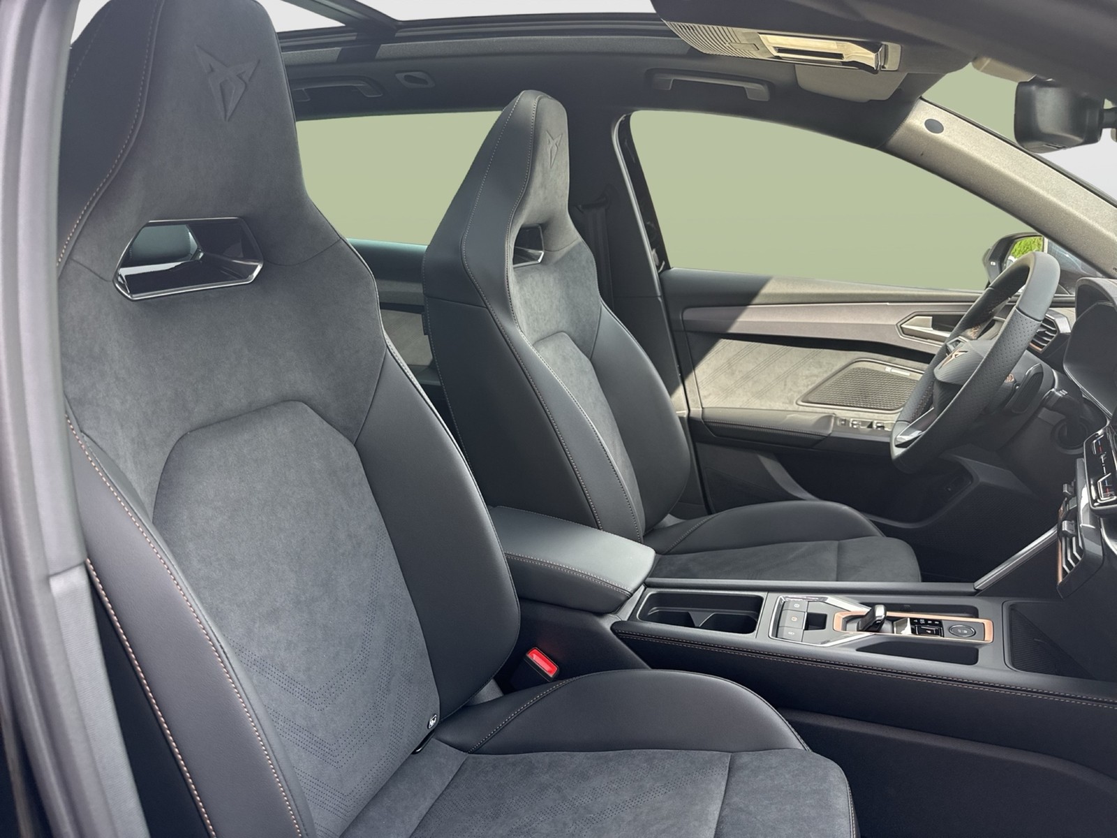Cupra Leon ST 2.0 VZ 4X4 PANO SENNHEISER AHK CAM LM19