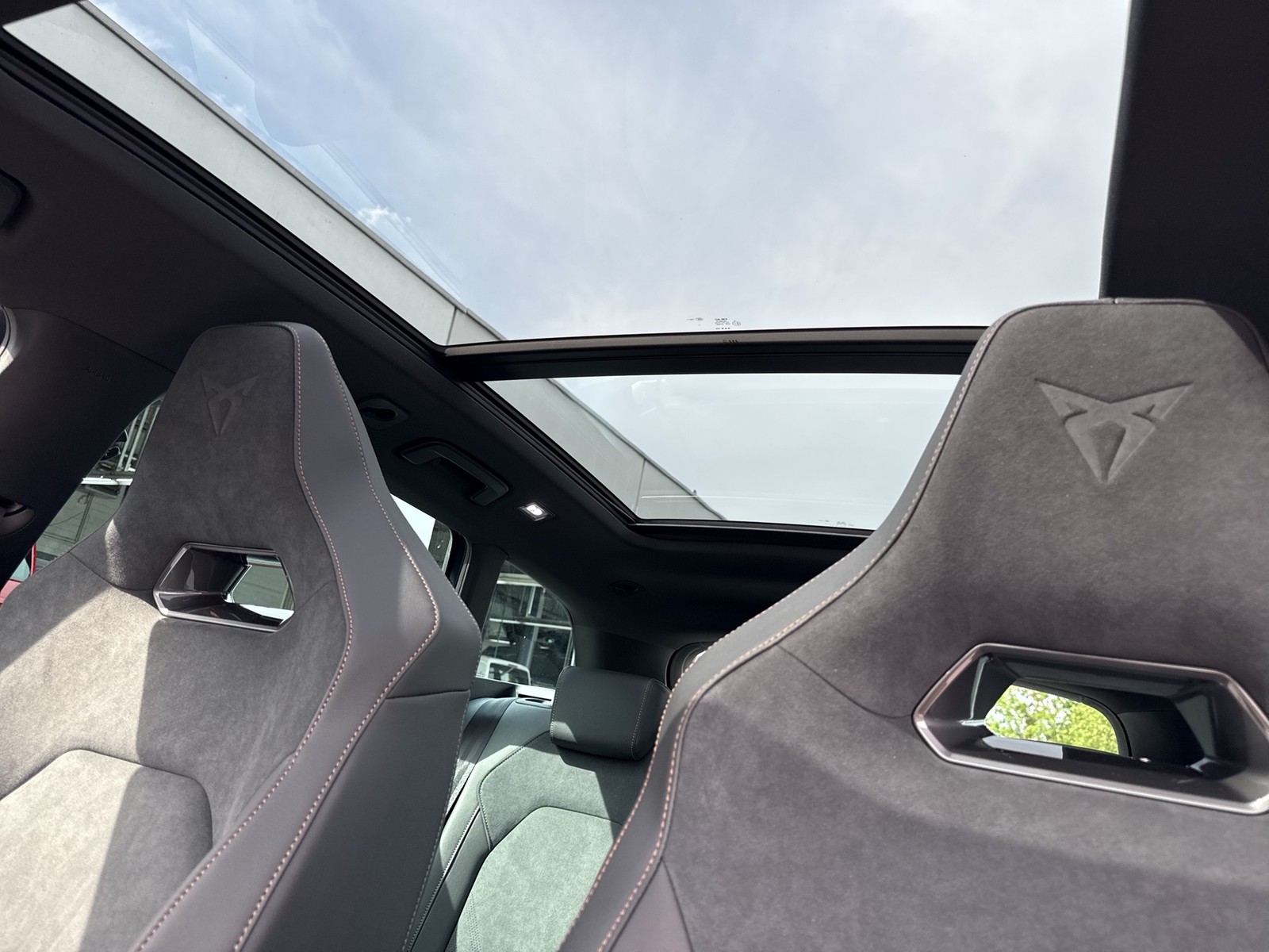 Cupra Leon ST 2.0 VZ 4X4 PANO SENNHEISER AHK CAM LM19