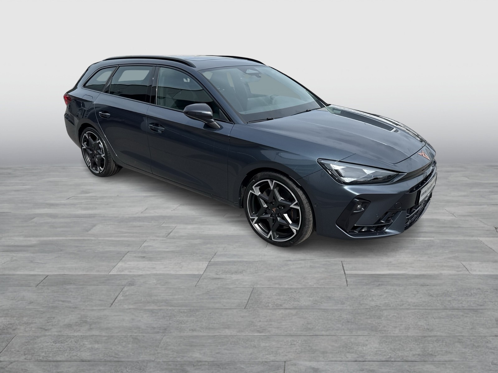 Cupra Leon ST 2.0 VZ 4X4 PANO SENNHEISER AHK CAM LM19