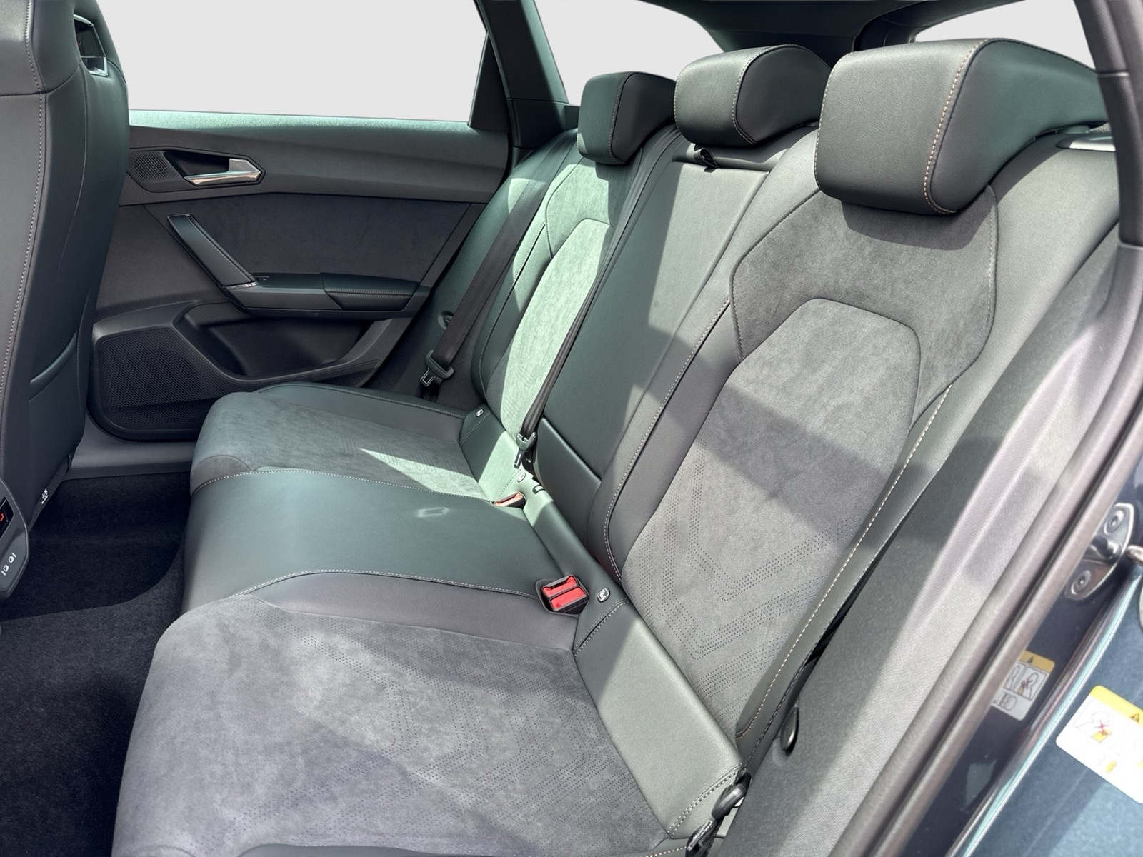Cupra Leon ST 2.0 VZ 4X4 PANO SENNHEISER AHK CAM LM19