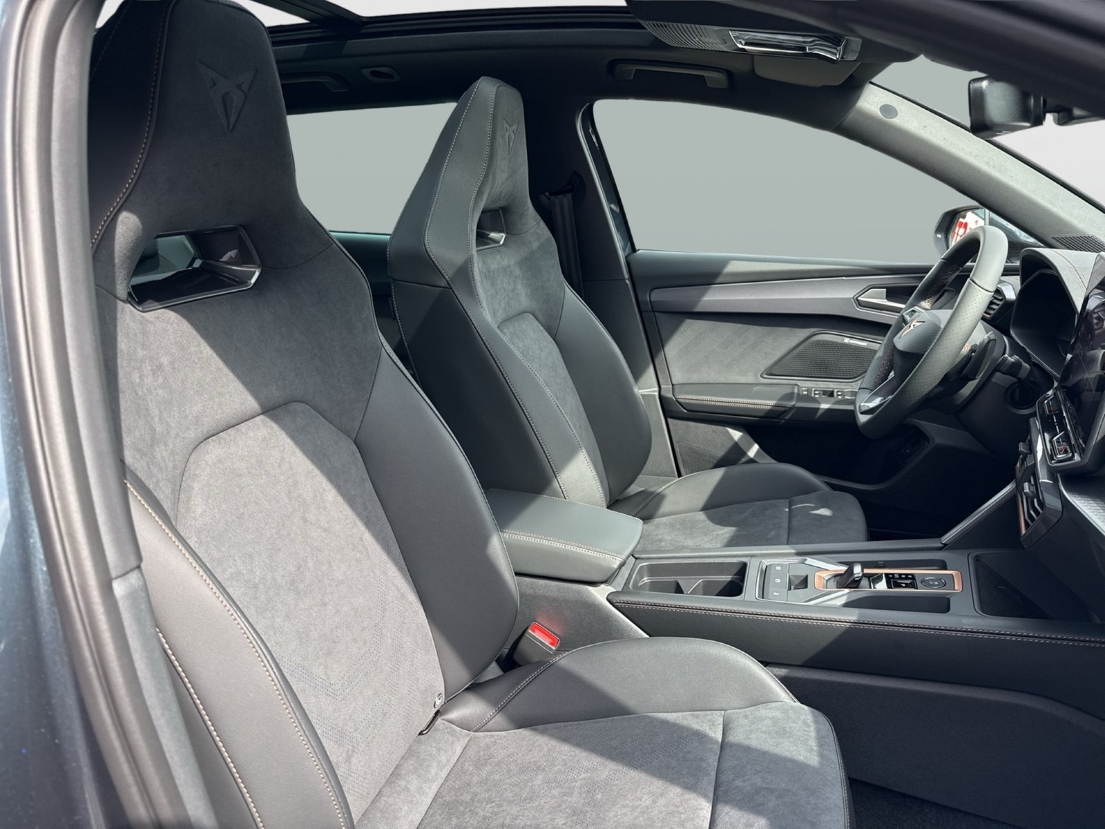 Cupra Leon ST 2.0 VZ 4X4 PANO SENNHEISER AHK CAM LM19
