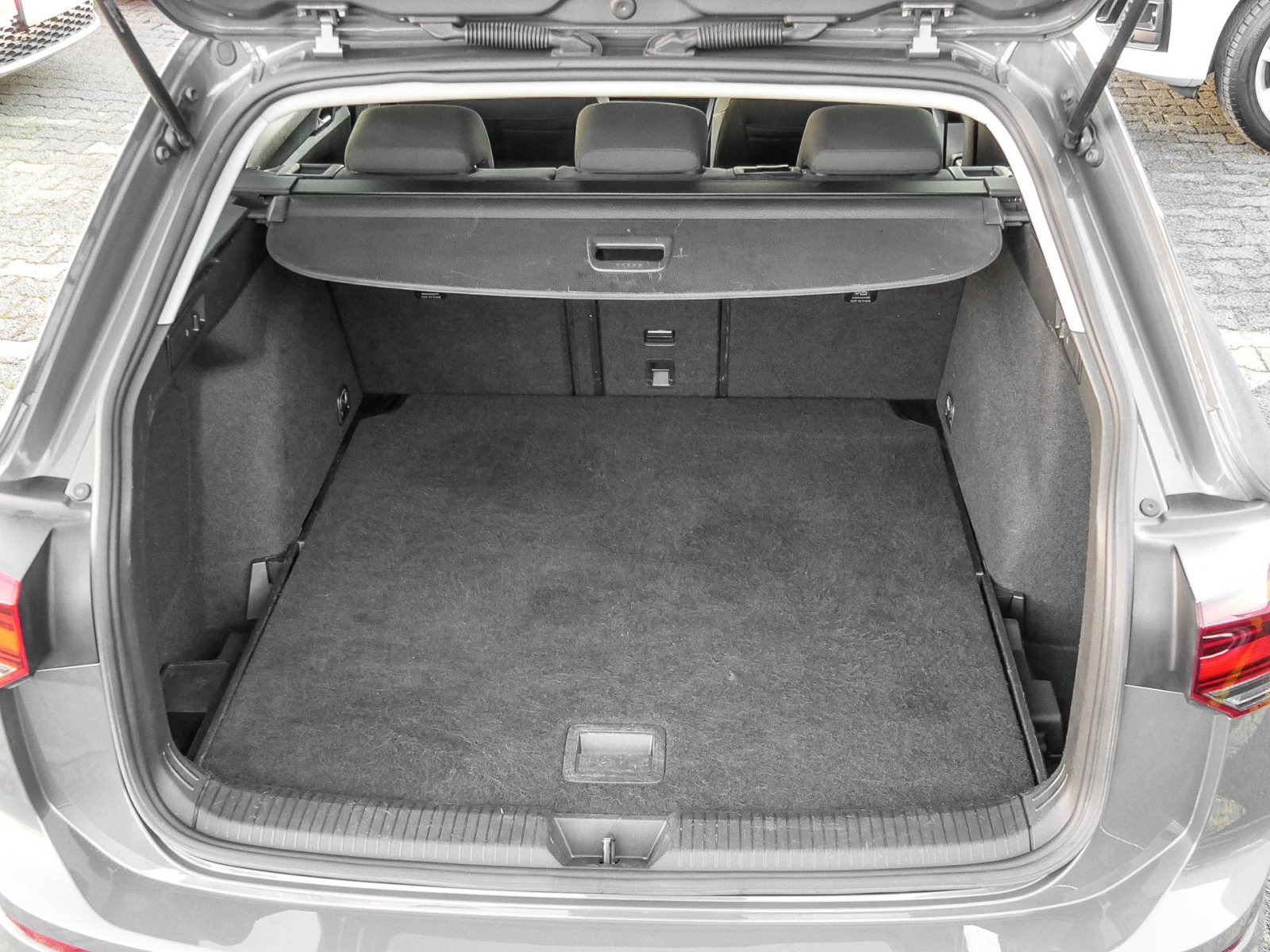 Volkswagen Golf Variant VIII 2.0 LIFE ACC ALU NAVI SITZHEIZ