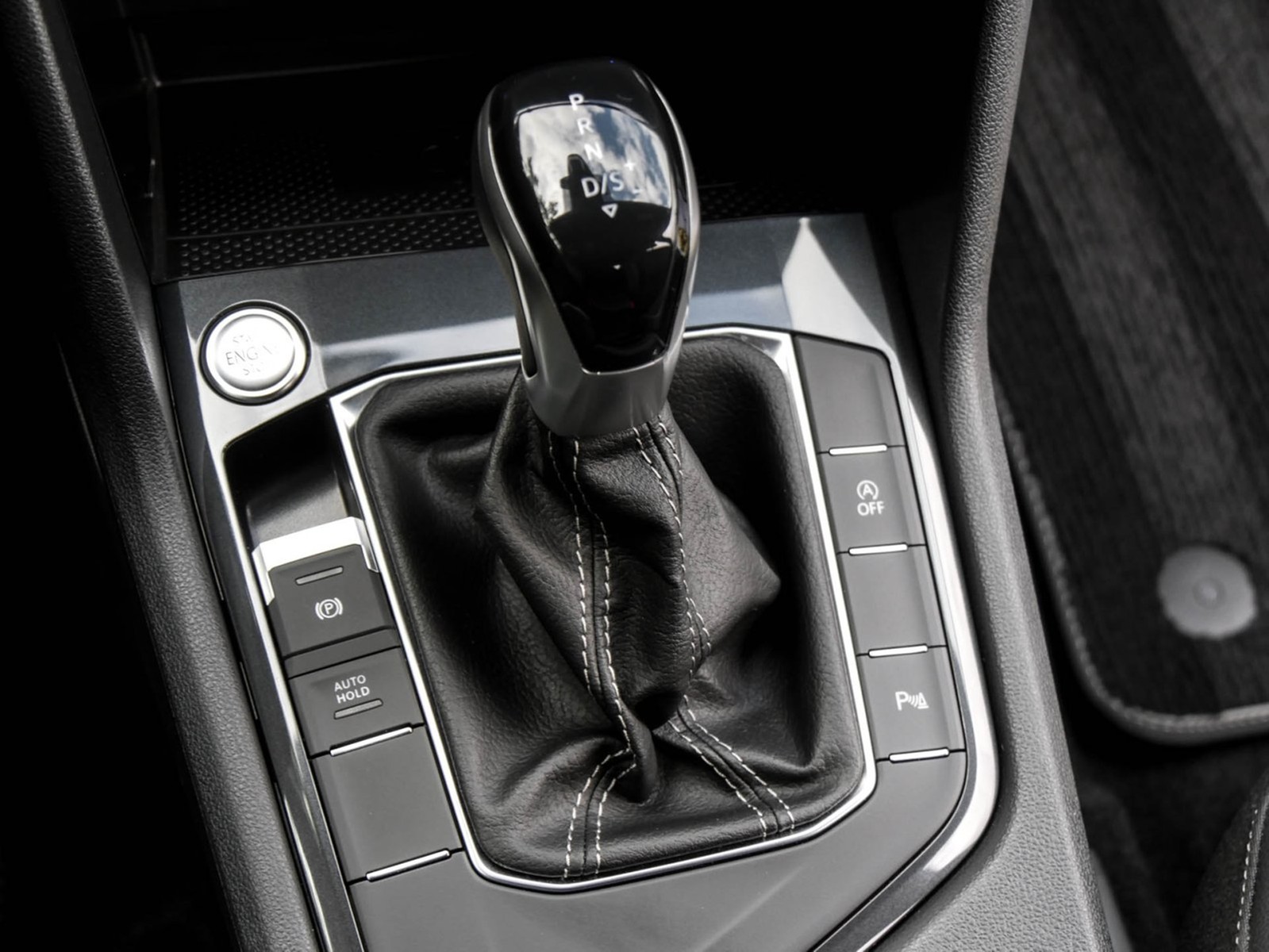 Volkswagen Tiguan 2.0 R-LINE LEDER STANDHZ AHK CAM ACC LM19