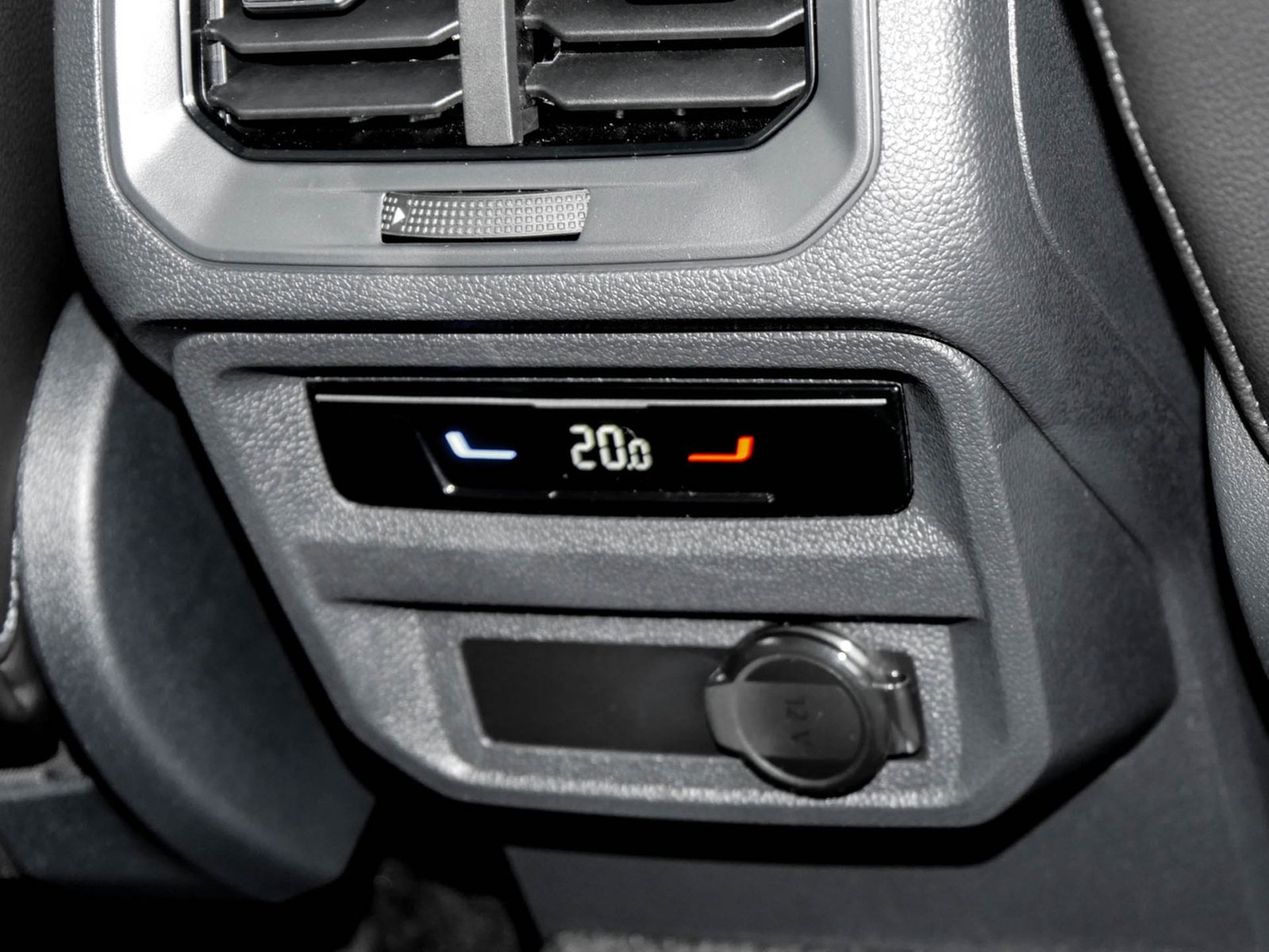 Volkswagen Tiguan 2.0 R-LINE LEDER STANDHZ AHK CAM ACC LM19