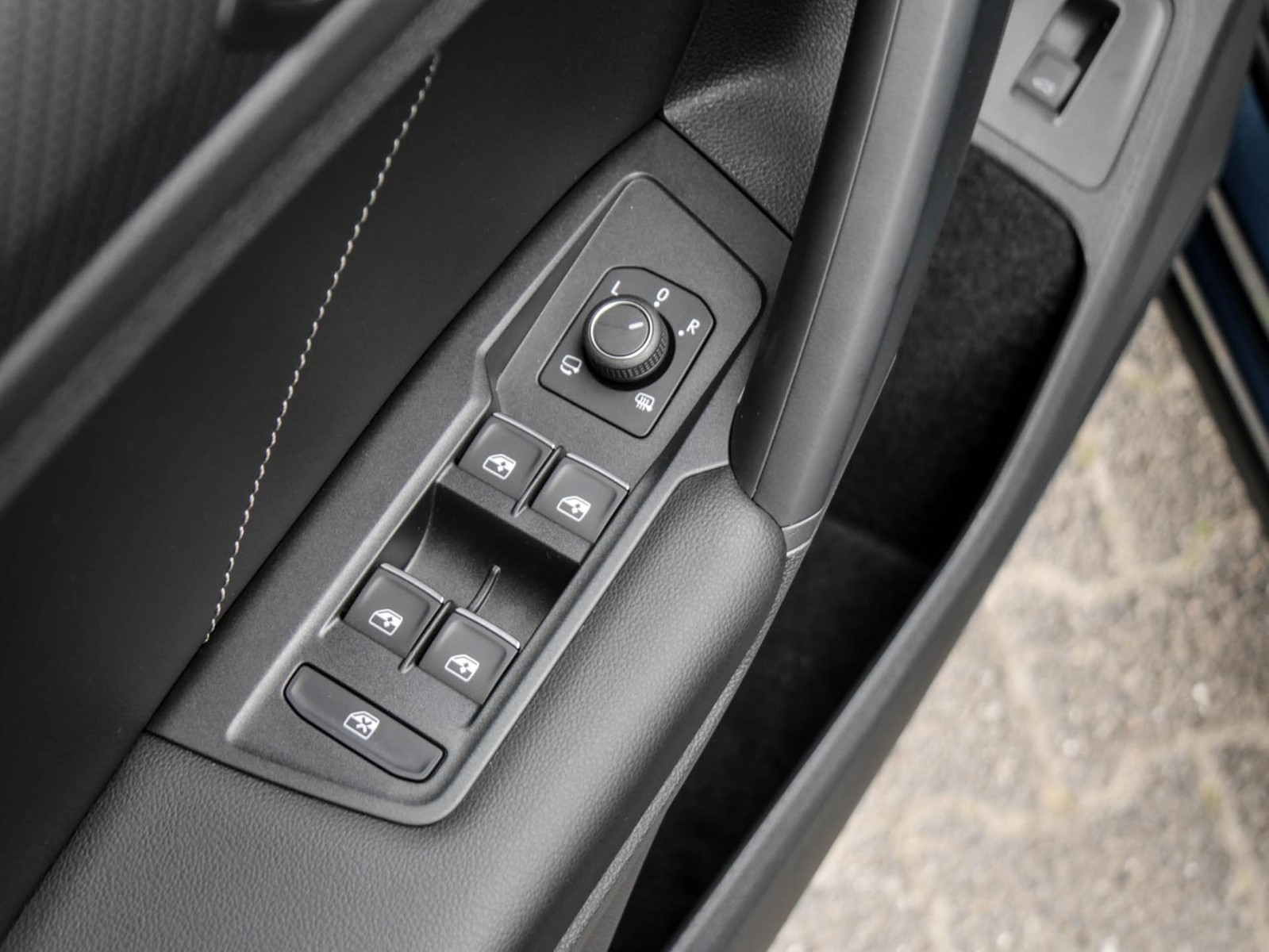 Volkswagen Tiguan 2.0 R-LINE LEDER STANDHZ AHK CAM ACC LM19