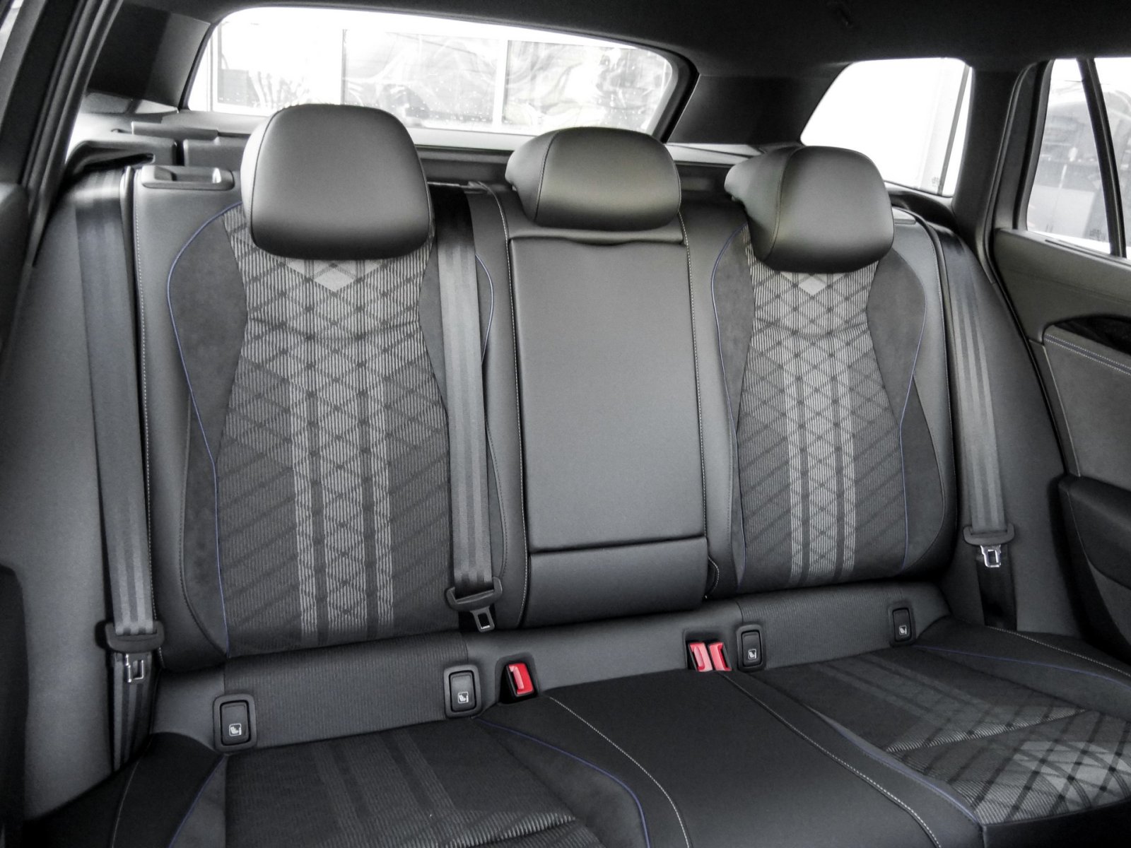 Volkswagen Passat Variant 2.0 TDI R-LINE DSG