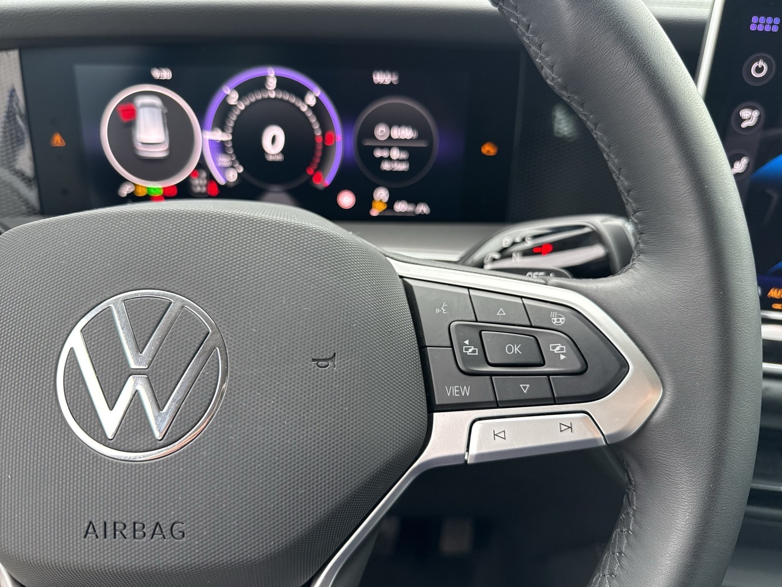 Volkswagen Tayron 2.0 LIFE 4X4 7SITZE AHK 360°CAM ACC LM18