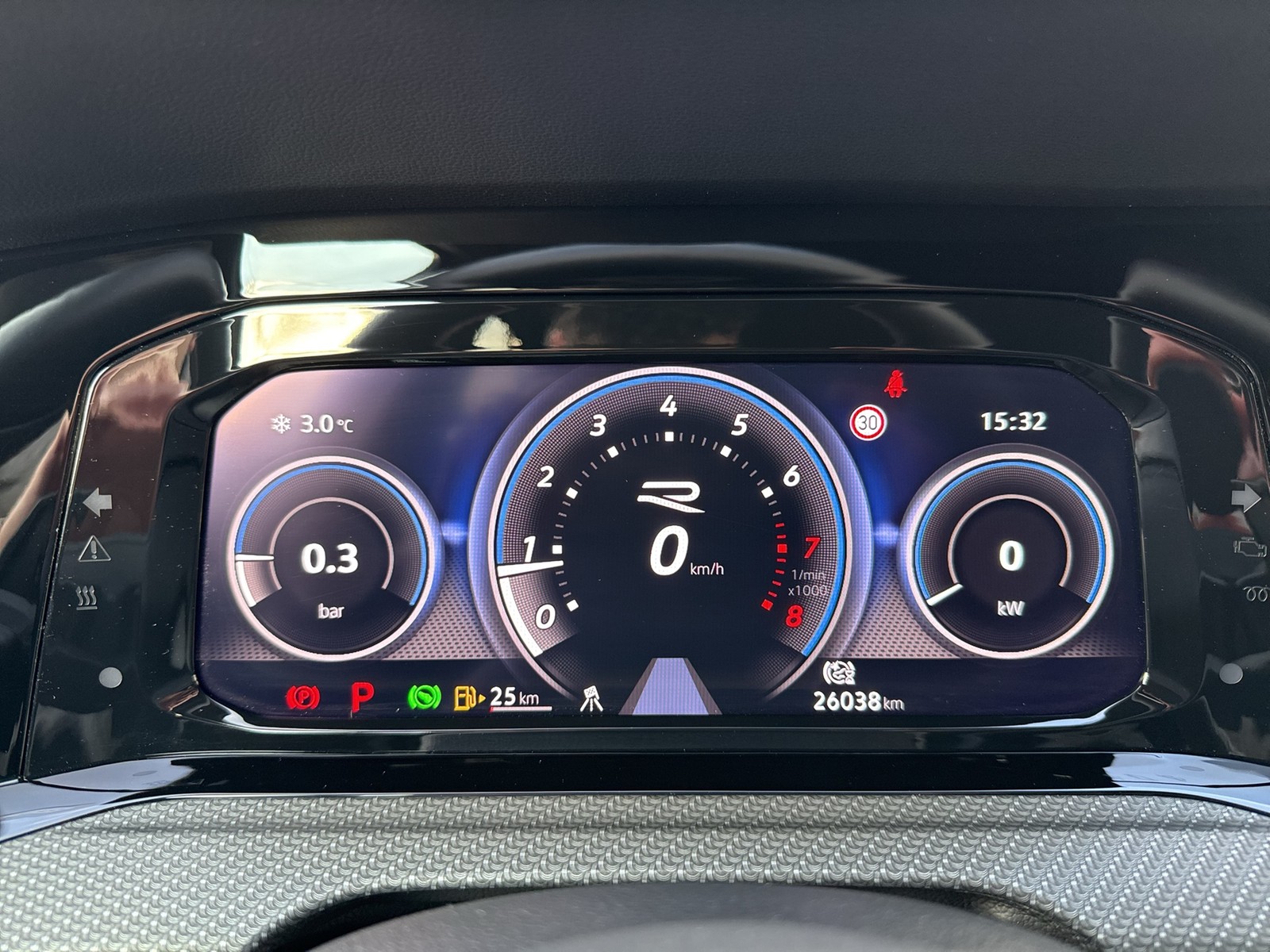 Volkswagen Golf Variant VIII 2.0 R BLACK STYLE 4X4 CAM LM18