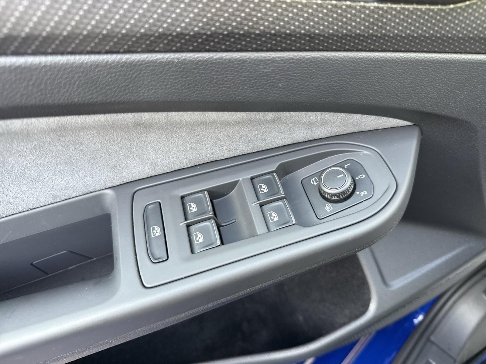 Volkswagen Golf Variant VIII 2.0 R BLACK STYLE 4X4 CAM LM18