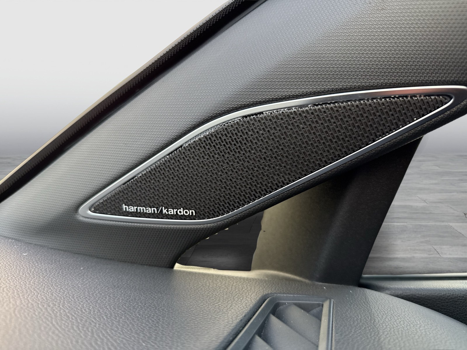 Volkswagen Golf Variant VIII 2.0 R BLACK STYLE 4X4 CAM LM18