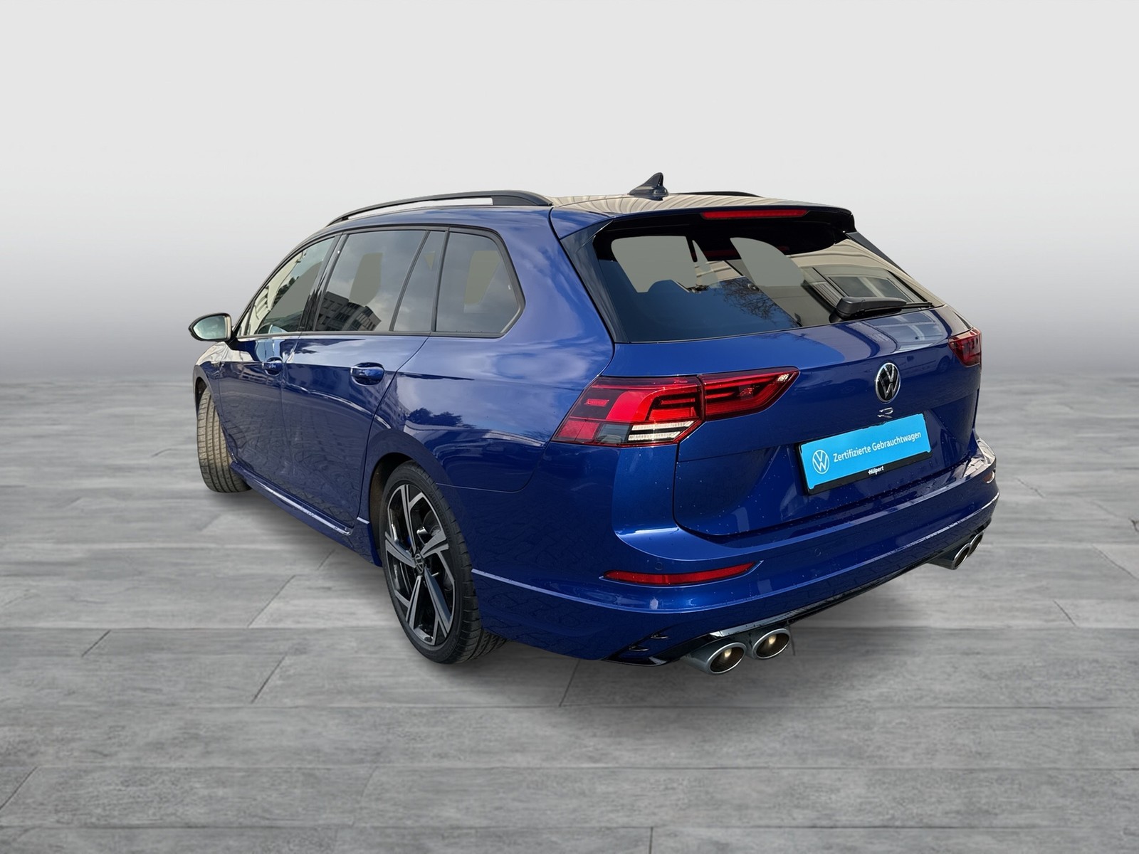 Volkswagen Golf Variant VIII 2.0 R BLACK STYLE 4X4 CAM LM18