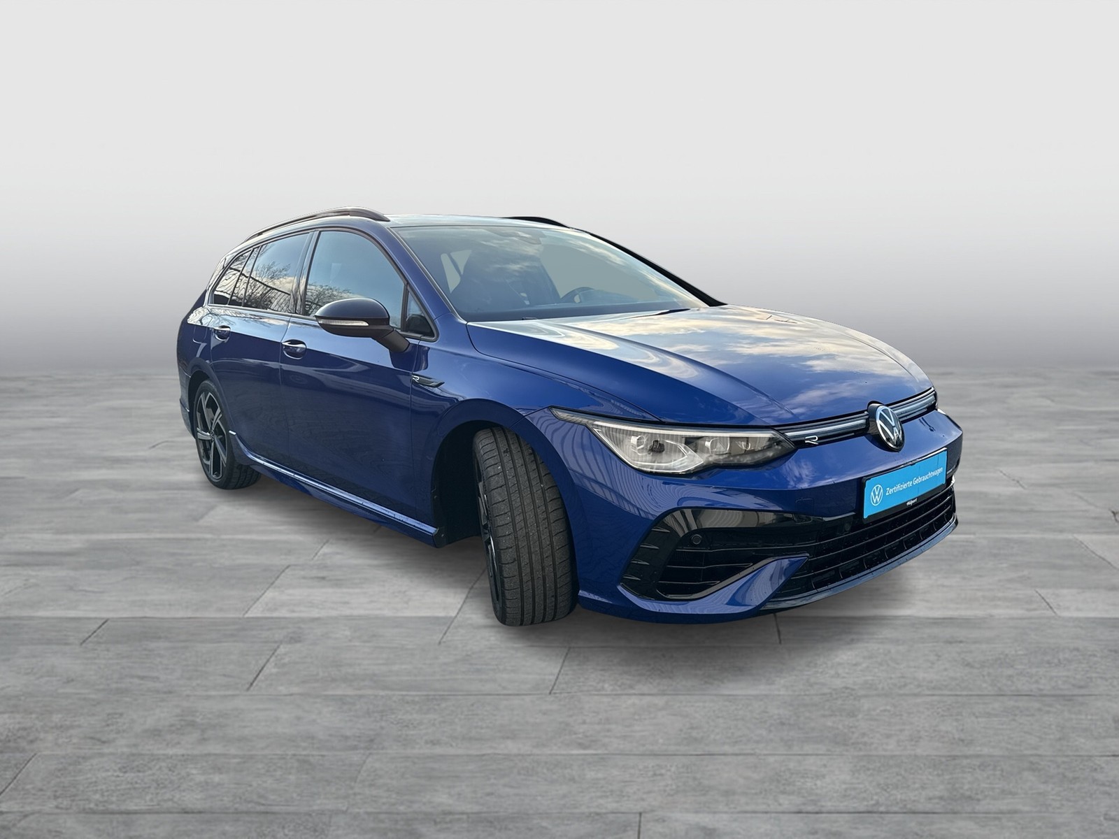 Volkswagen Golf Variant VIII 2.0 R BLACK STYLE 4X4 CAM LM18