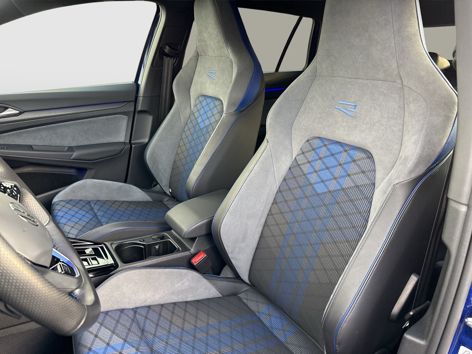 Volkswagen Golf Variant VIII 2.0 R BLACK STYLE 4X4 CAM LM18