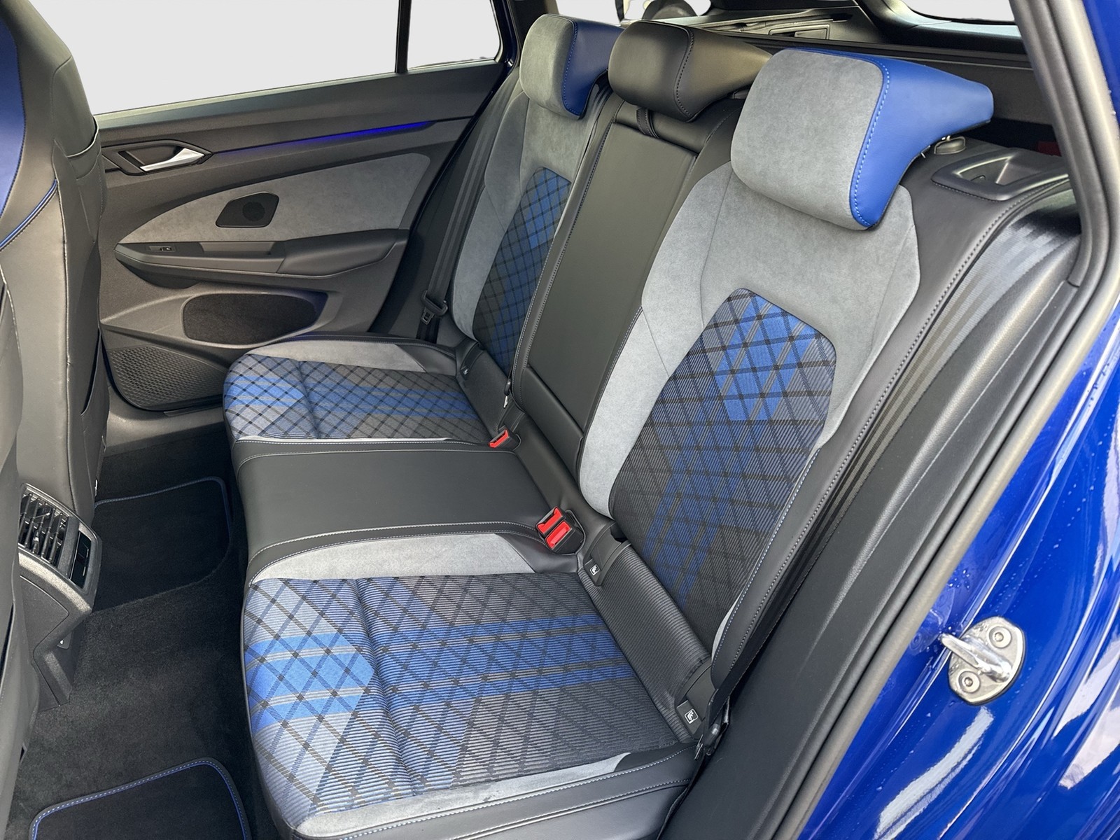 Volkswagen Golf Variant VIII 2.0 R BLACK STYLE 4X4 CAM LM18