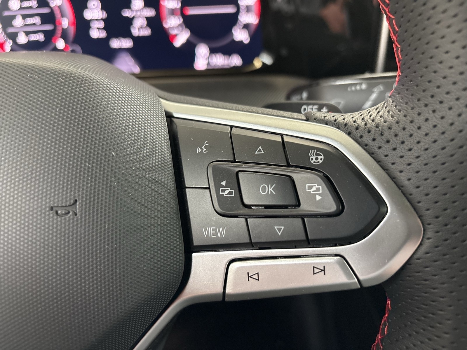 Volkswagen Golf VIII 2.0 GTI CLUBSPORT CAM ACC LM18 HEAD-UP