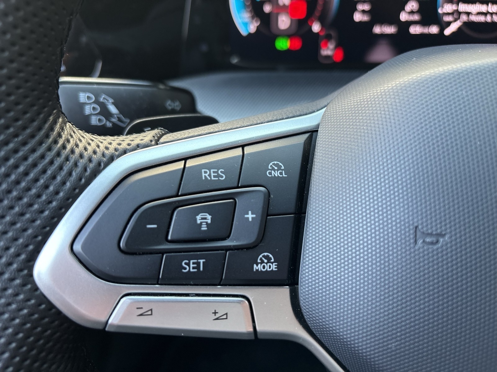 Volkswagen Golf VIII 2.0 R-LINE AHK 360°CAM ACC HEADUP NAVI