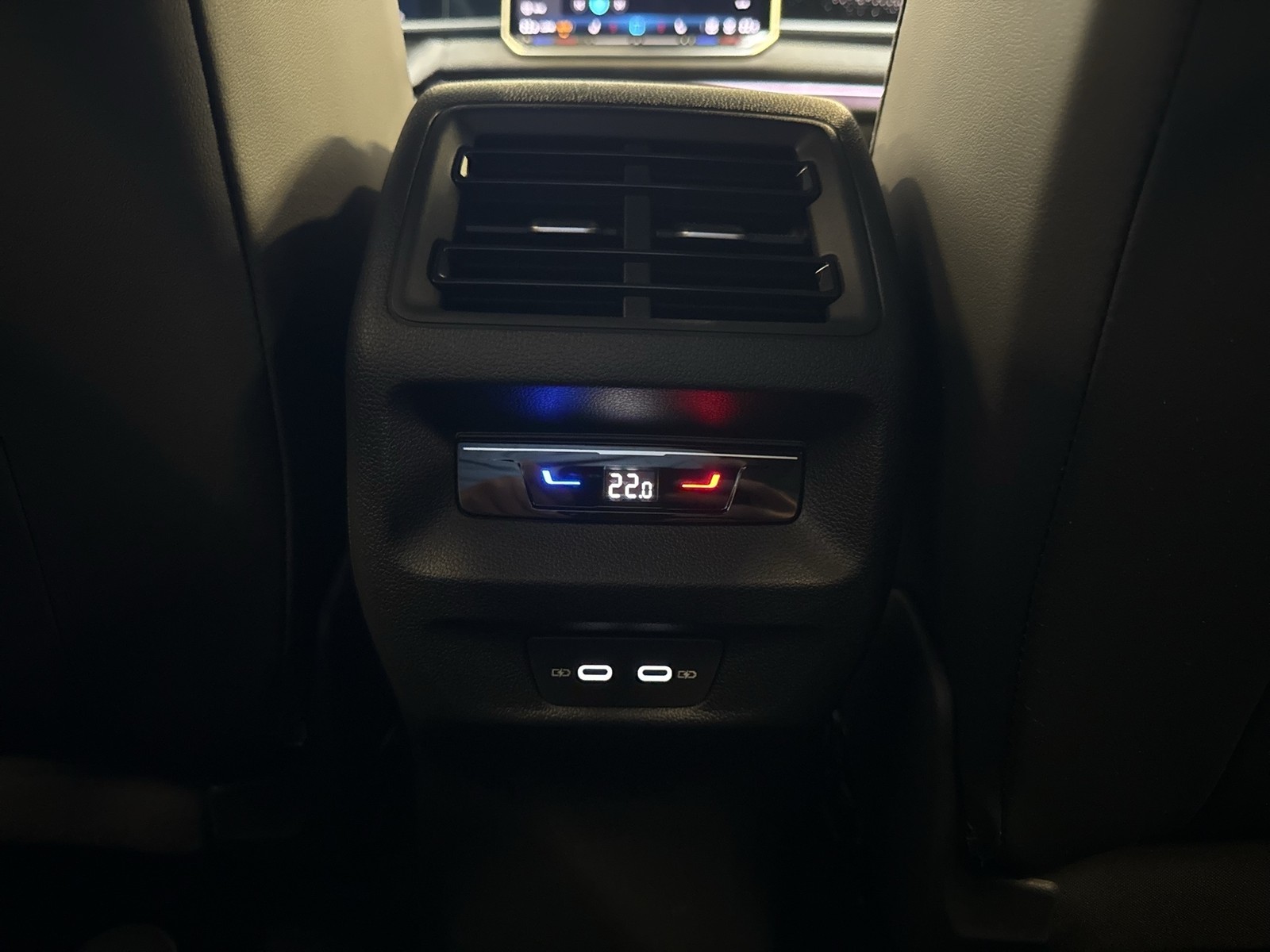 Volkswagen Tayron 2.0 R-LINE BLACKSTYLE 4X4 AHK 360CAM LM20